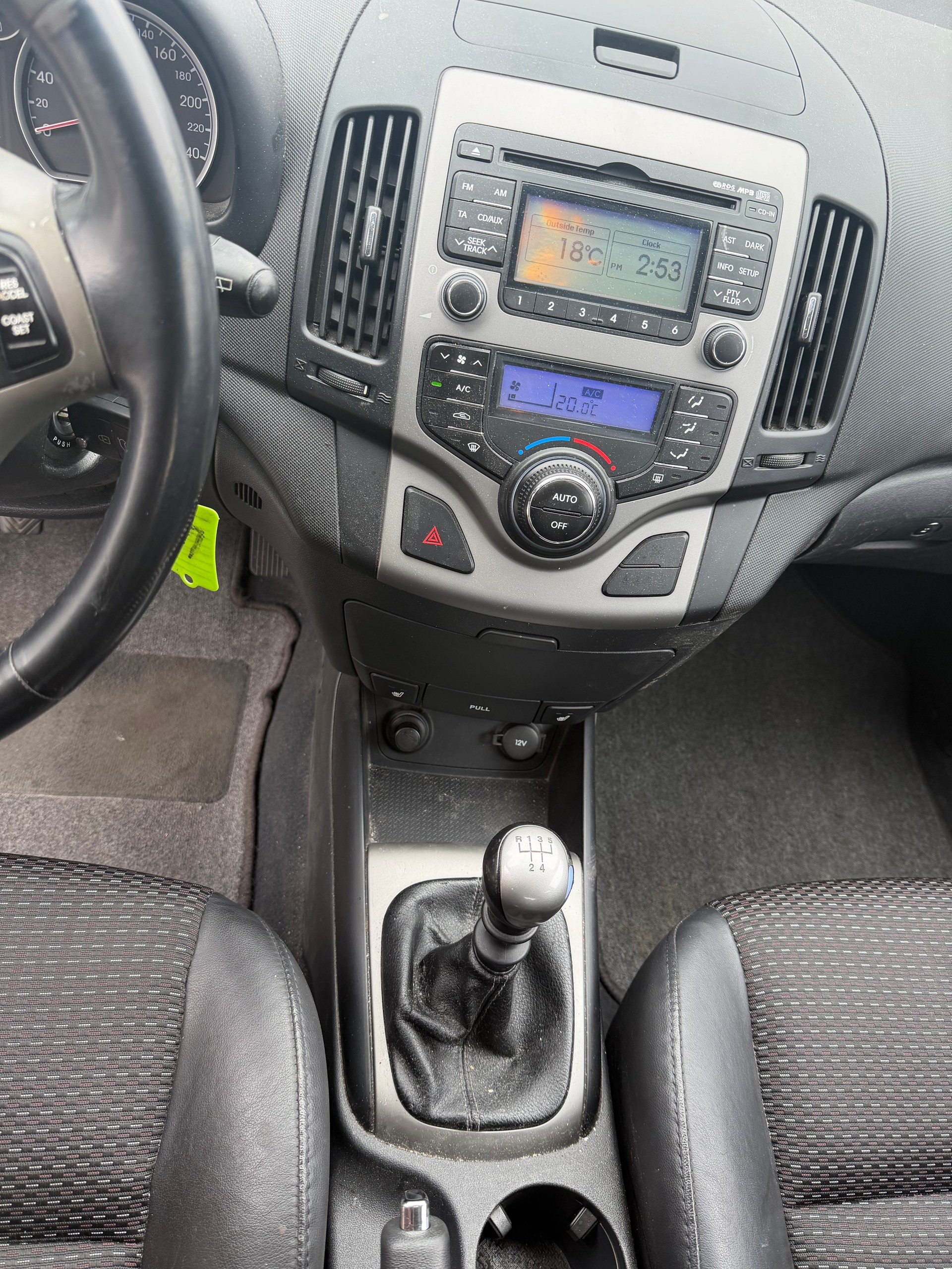 HYUNDAI i30 2.0 Premium-image-10