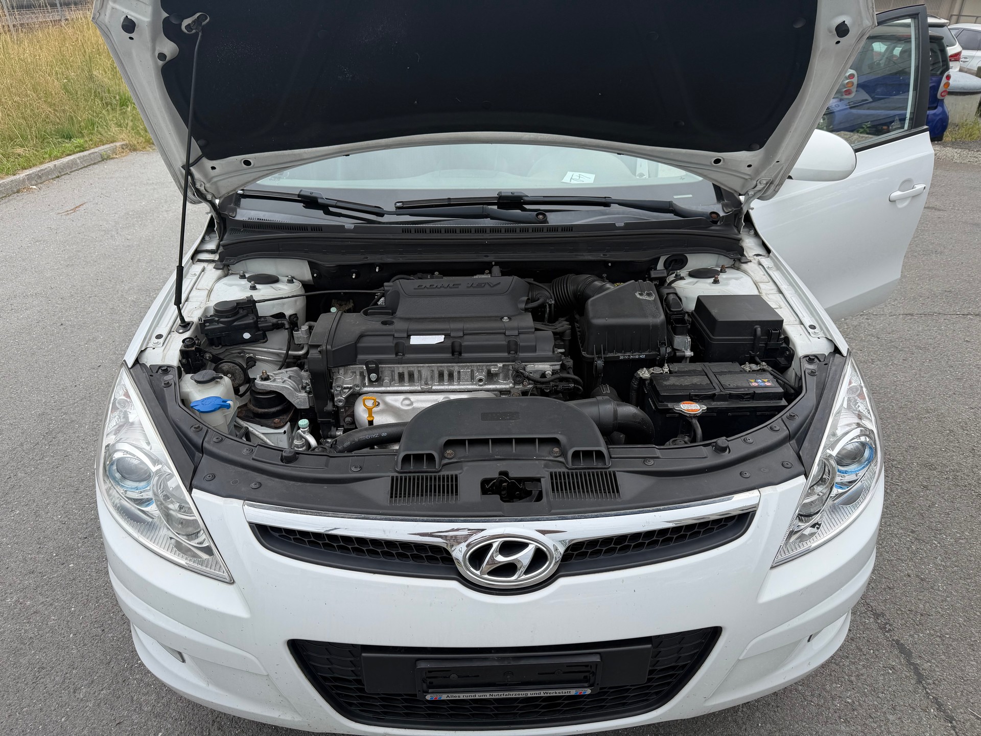 HYUNDAI i30 2.0 Premium-image-11