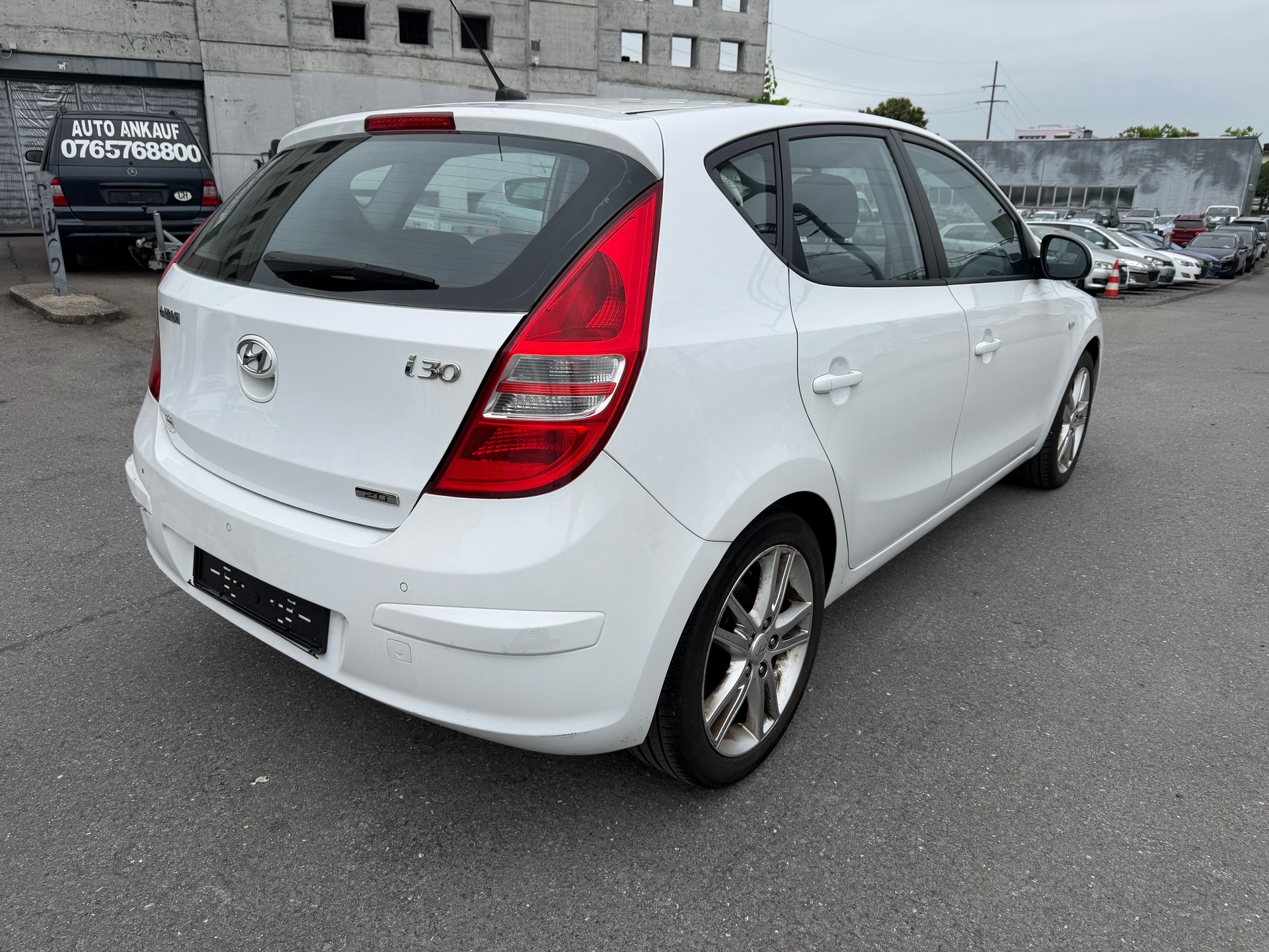 HYUNDAI i30 2.0 Premium-image-4