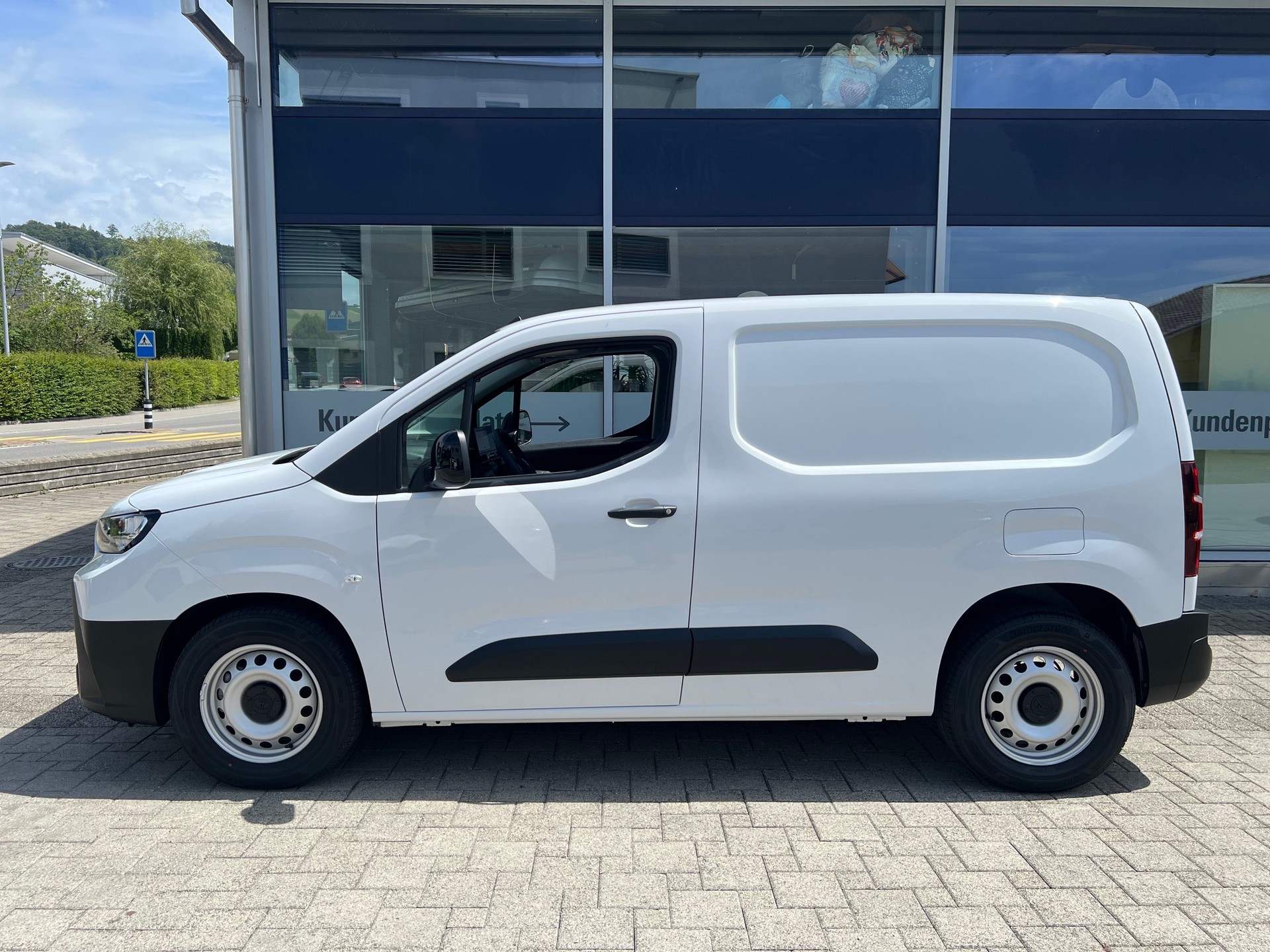 TOYOTA Proace City Van EV 50 kWh Advanced Medium-image-4