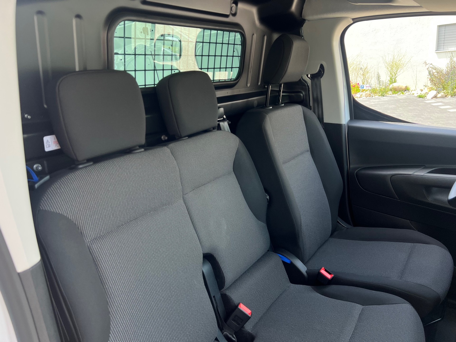 TOYOTA Proace City Van EV 50 kWh Advanced Medium-image-7