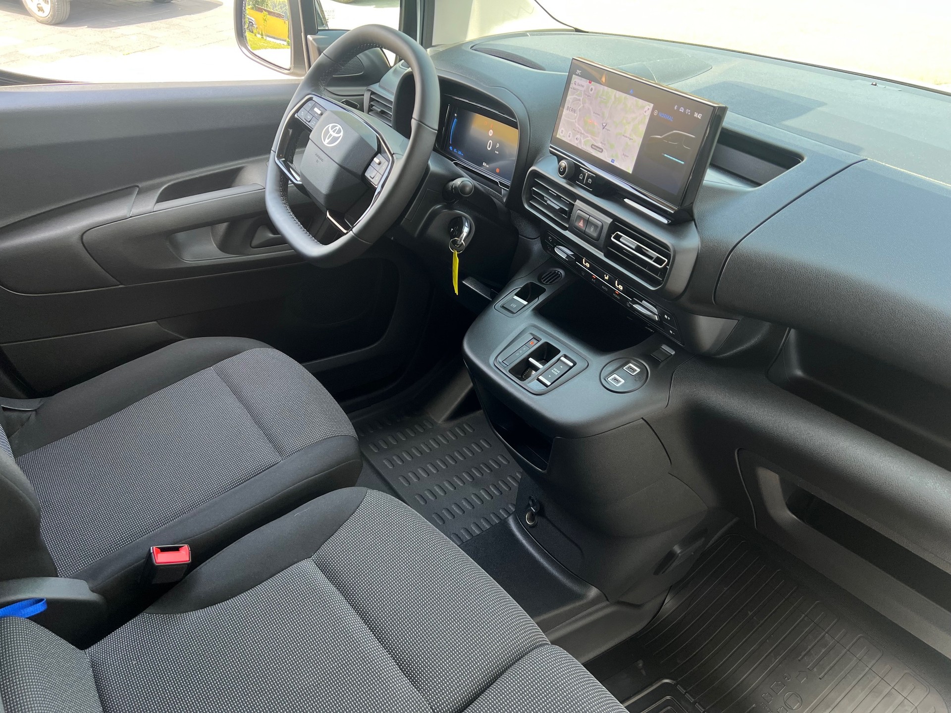 TOYOTA Proace City Van EV 50 kWh Advanced Medium-image-6