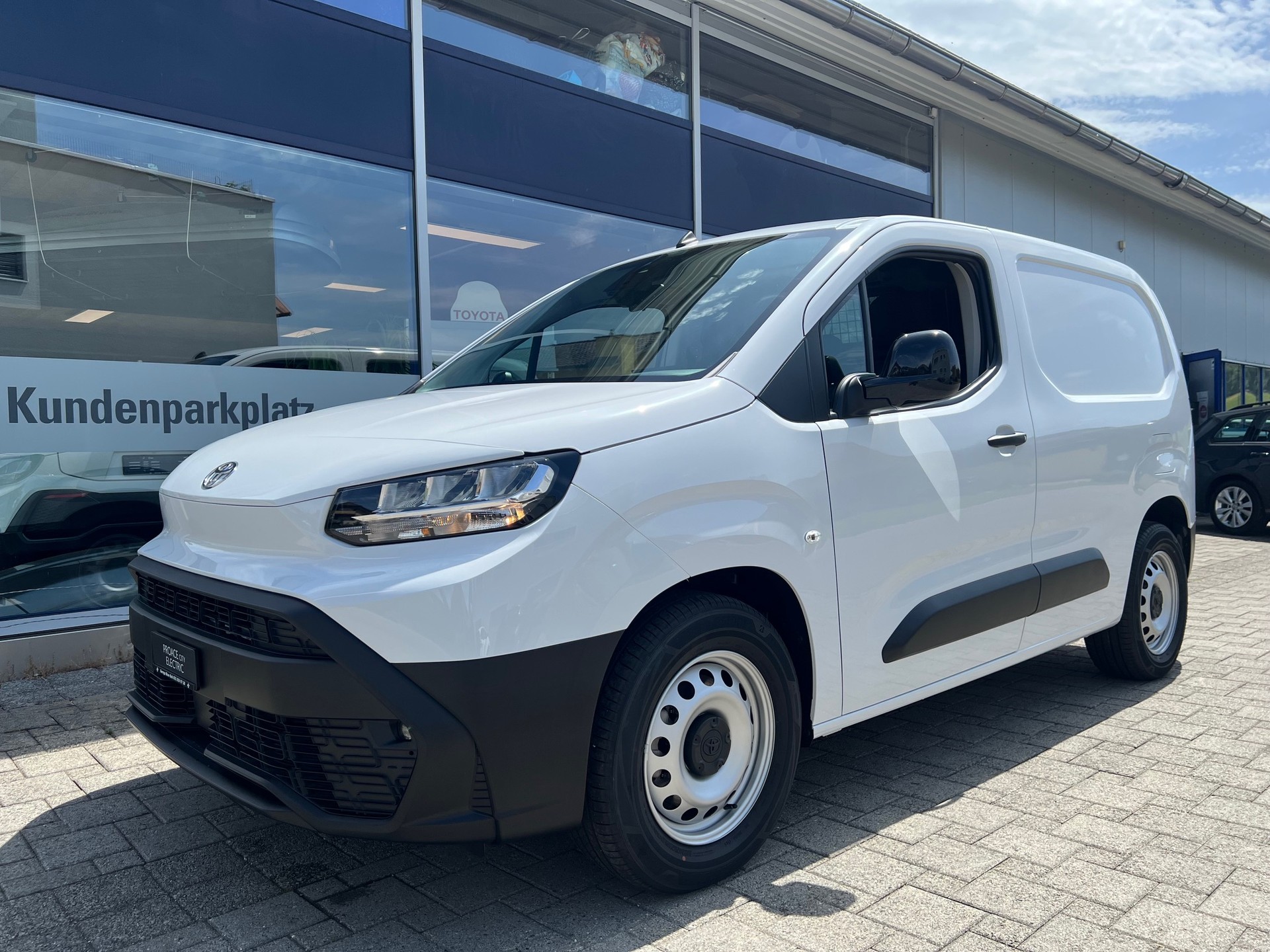 TOYOTA Proace City Van EV 50 kWh Advanced Medium-image-0
