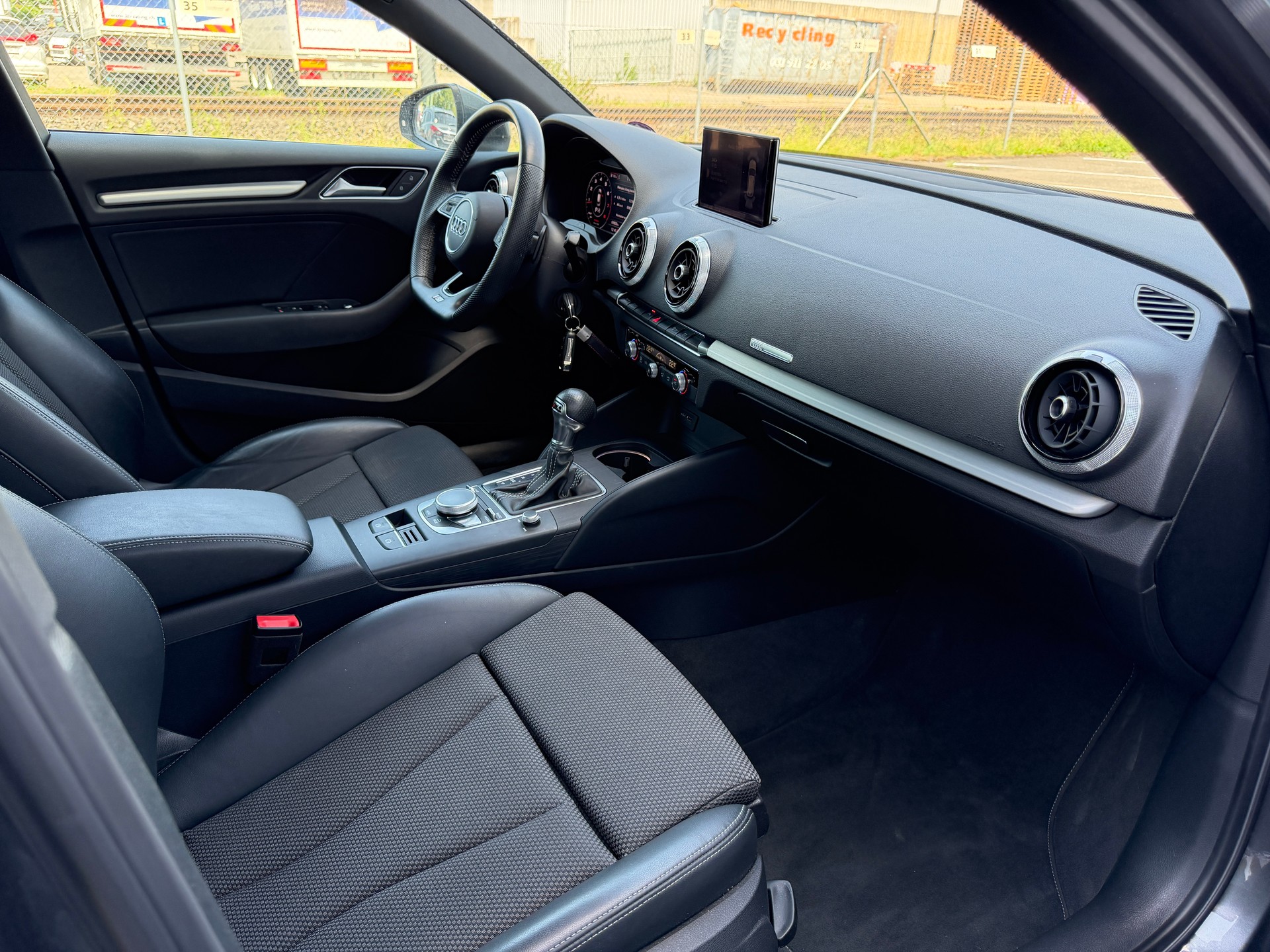 AUDI A3 Sportback 40 TFSI Sport quattro S-tronic *S-Line innen und aussen*-image-8