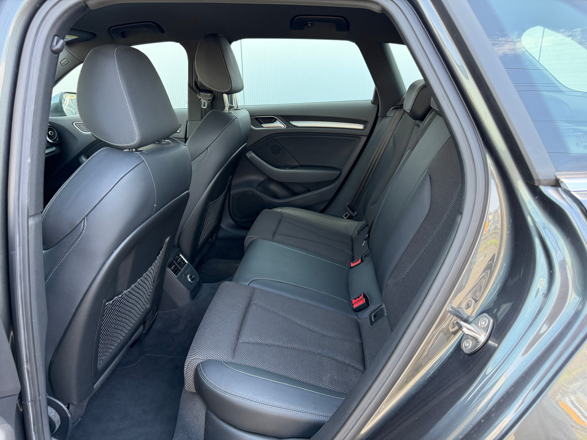 AUDI A3 Sportback 40 TFSI Sport quattro S-tronic *S-Line innen und aussen*-image-11