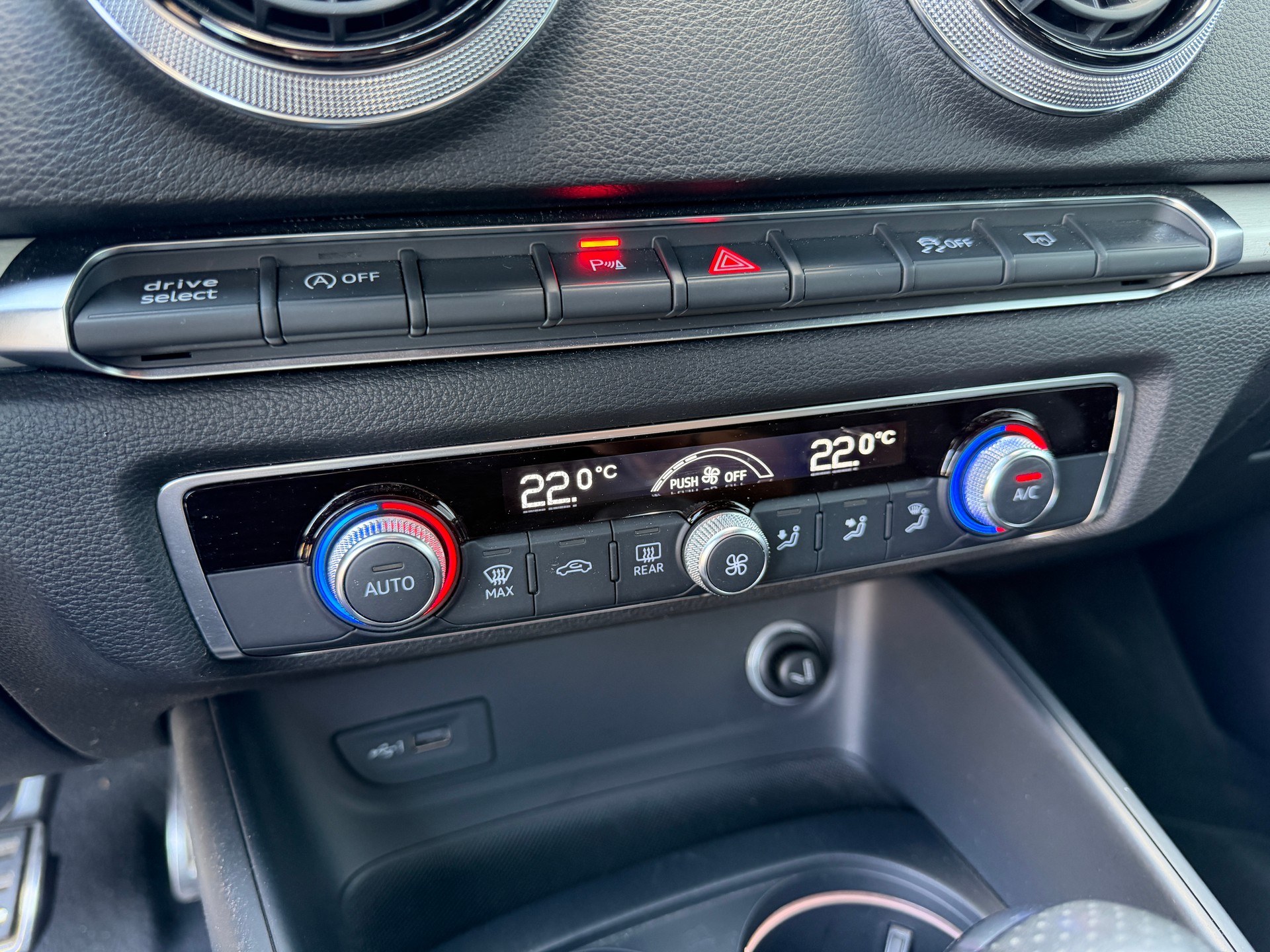 AUDI A3 Sportback 40 TFSI Sport quattro S-tronic *S-Line innen und aussen*-image-13