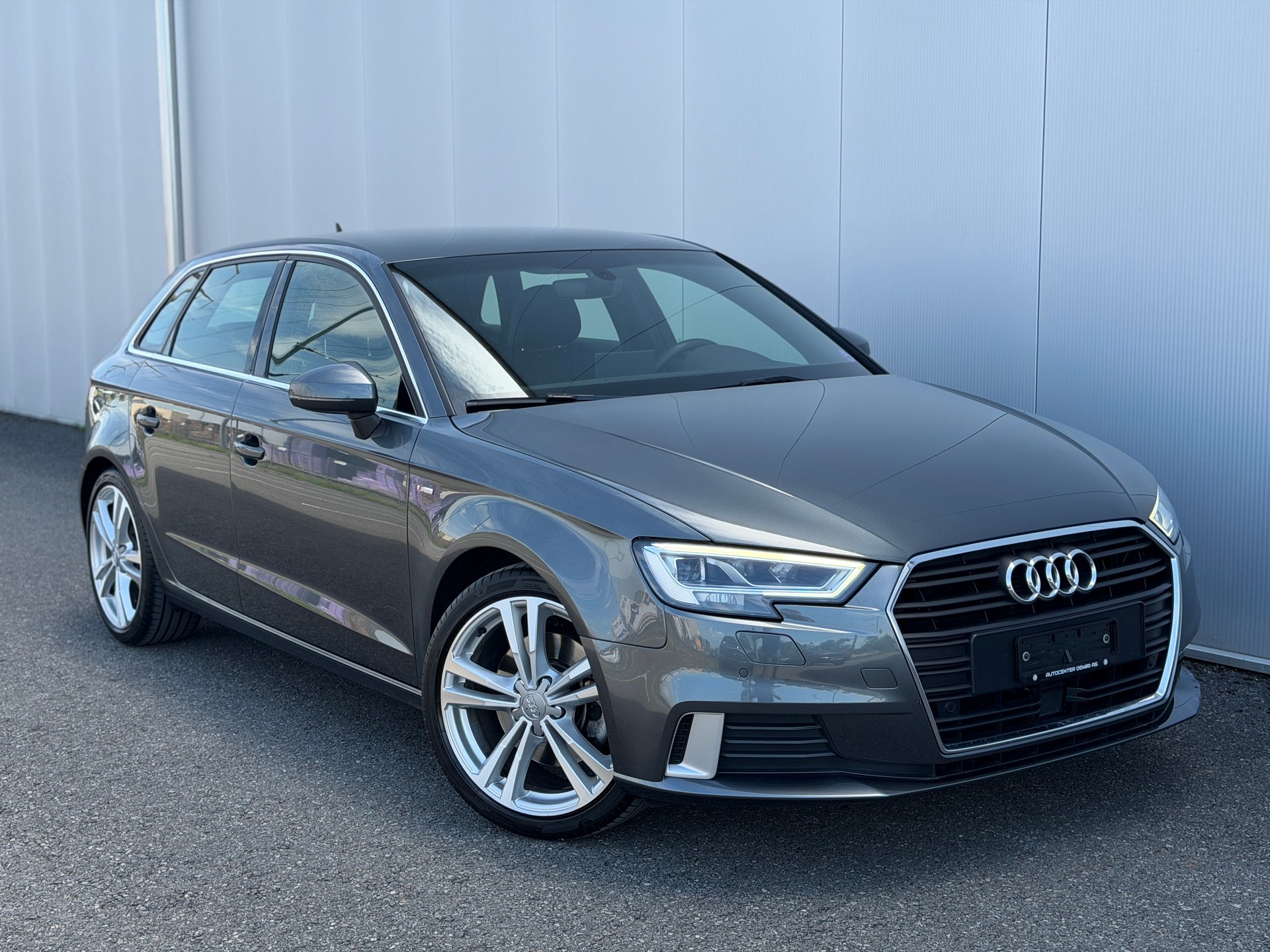 AUDI A3 Sportback 40 TFSI Sport quattro S-tronic *S-Line innen und aussen*-image-0