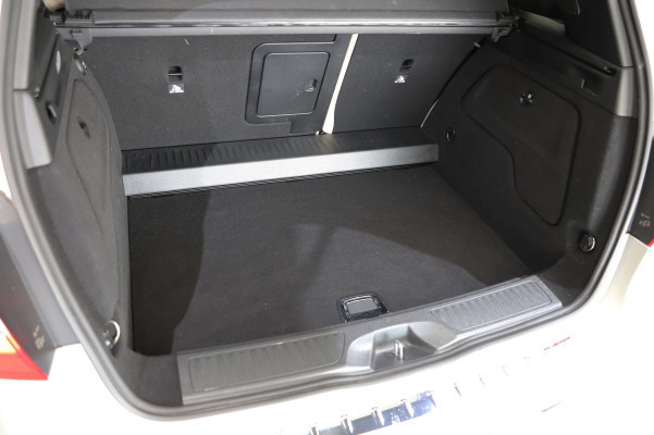 MERCEDES-BENZ B 250 Urban 4Matic-image-11