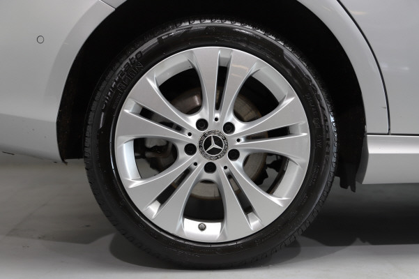 MERCEDES-BENZ B 250 Urban 4Matic-image-12