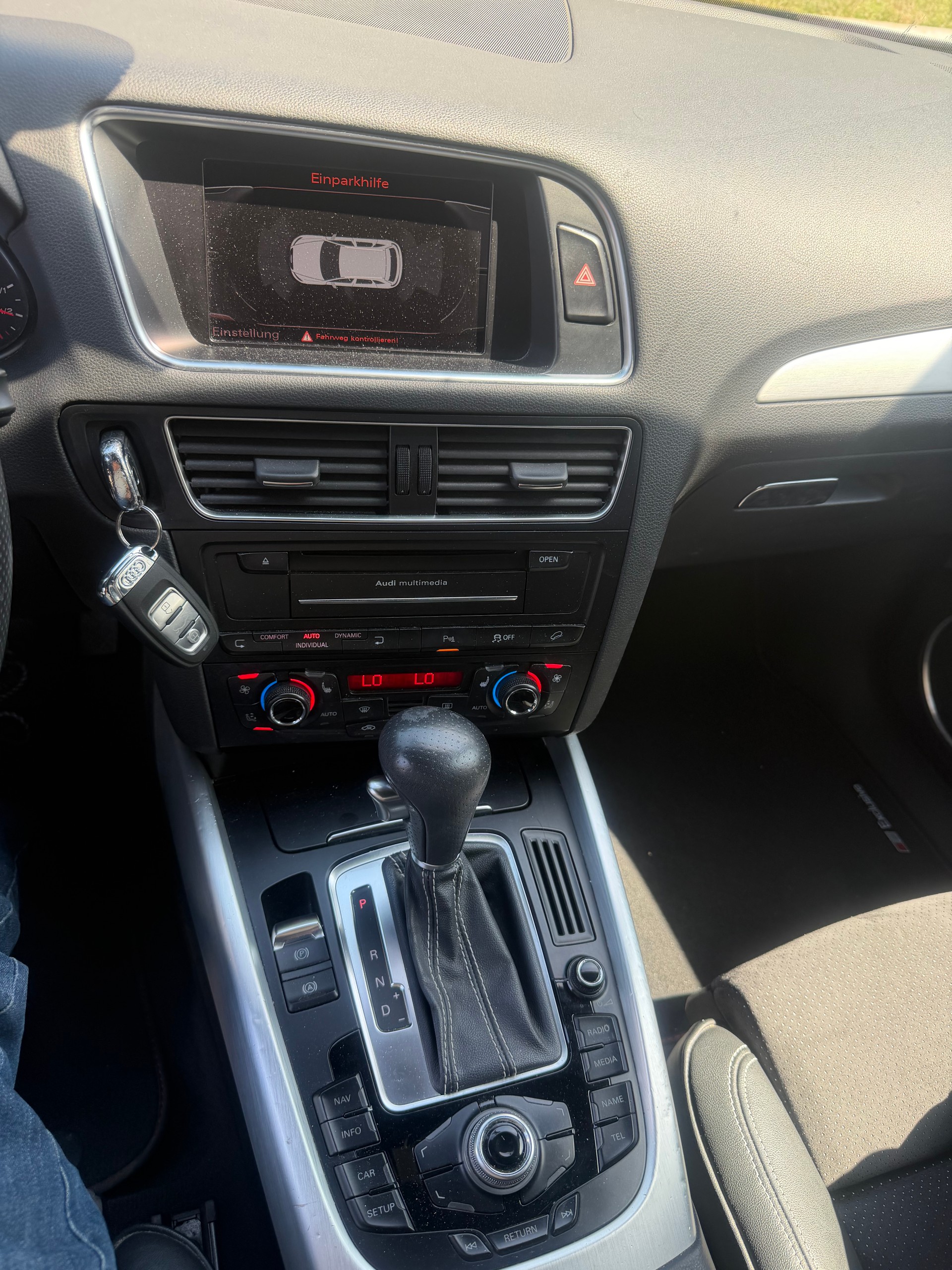 AUDI Q5 3.2 FSI quattro S-tronic-image-4