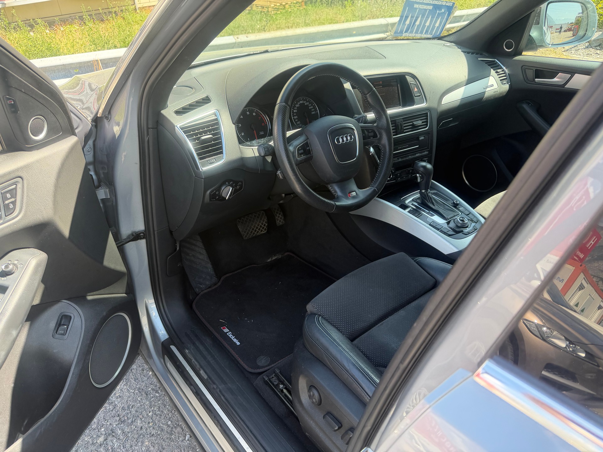 AUDI Q5 3.2 FSI quattro S-tronic-image-3