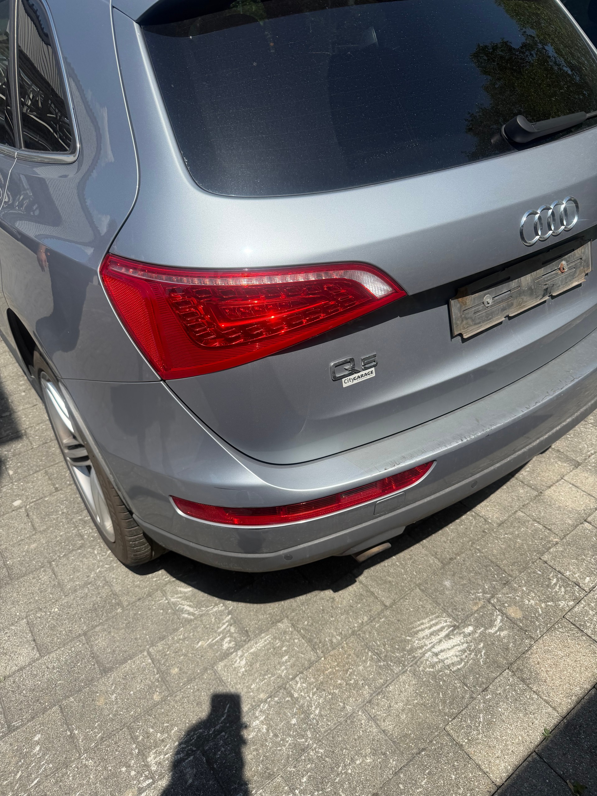 AUDI Q5 3.2 FSI quattro S-tronic-image-1
