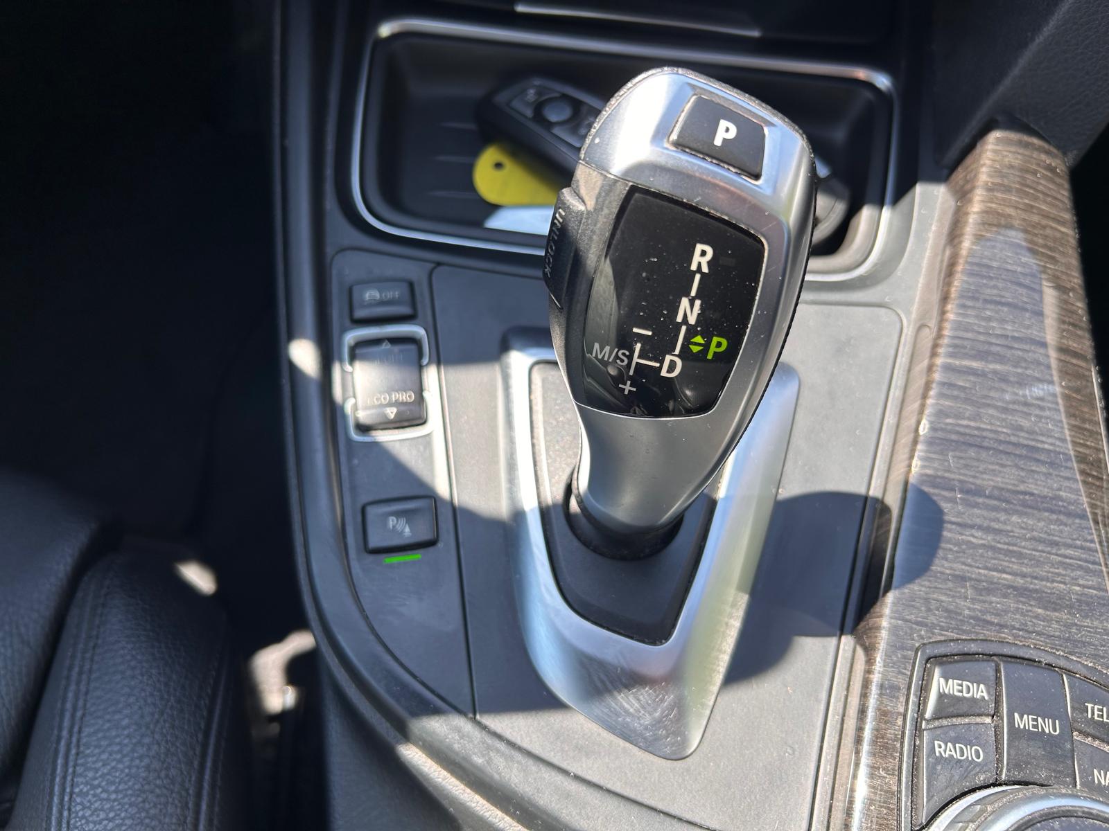 BMW 328i GT xDrive Luxury Line Steptronic-image-23