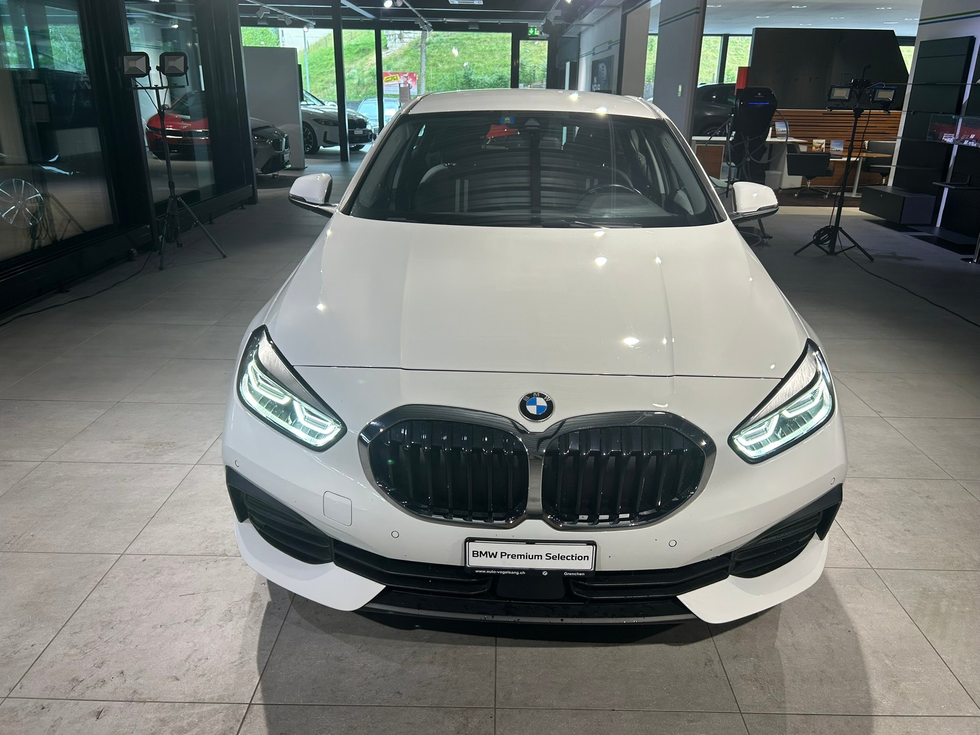 BMW 120i Steptronic-image-5
