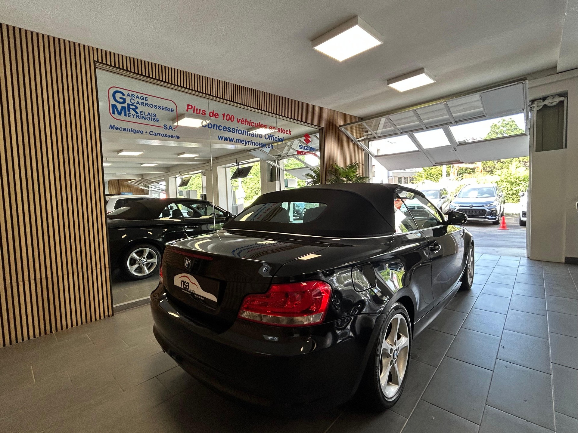 BMW 125i Cabrio-image-12