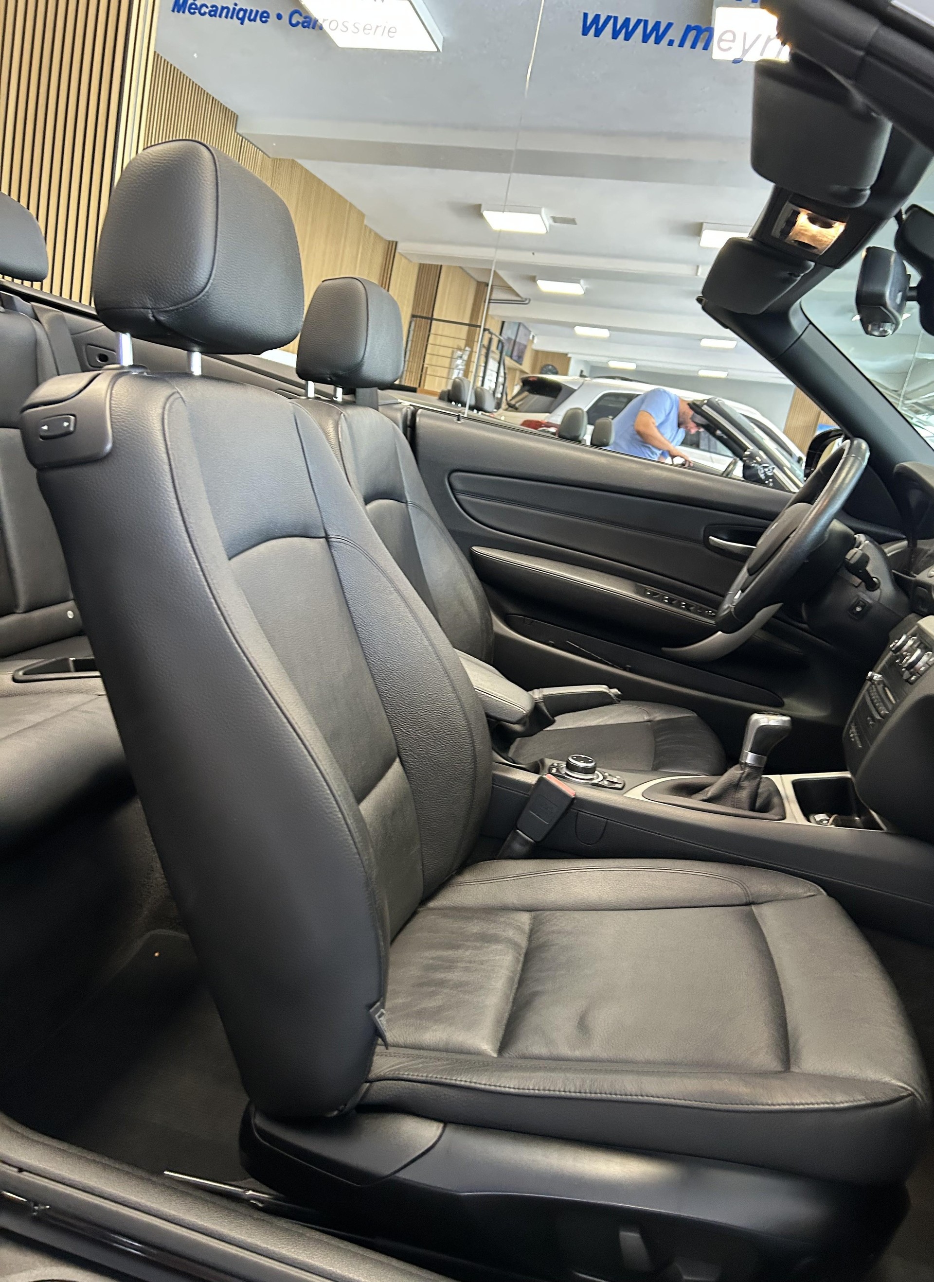 BMW 125i Cabrio-image-19