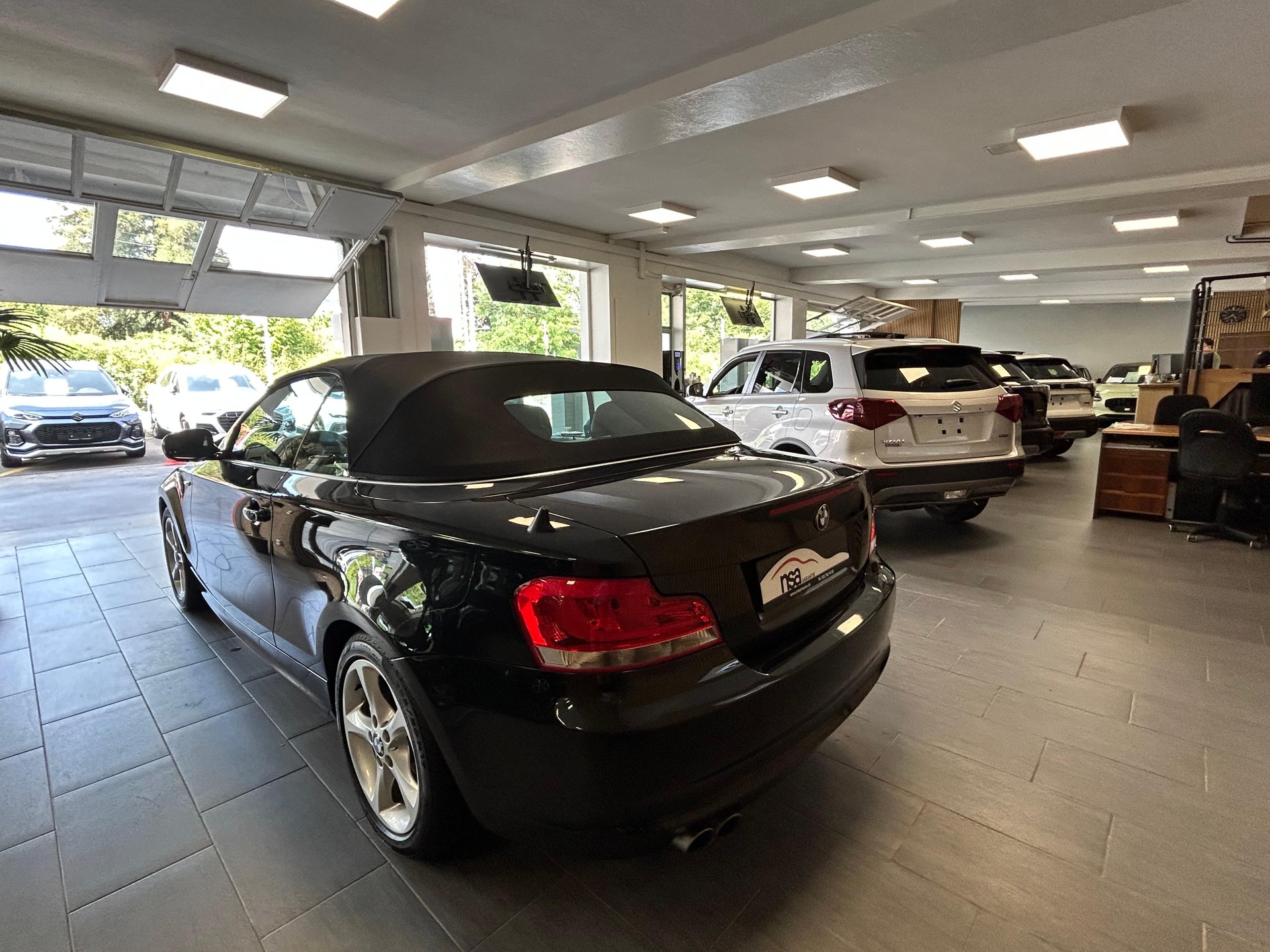 BMW 125i Cabrio-image-8