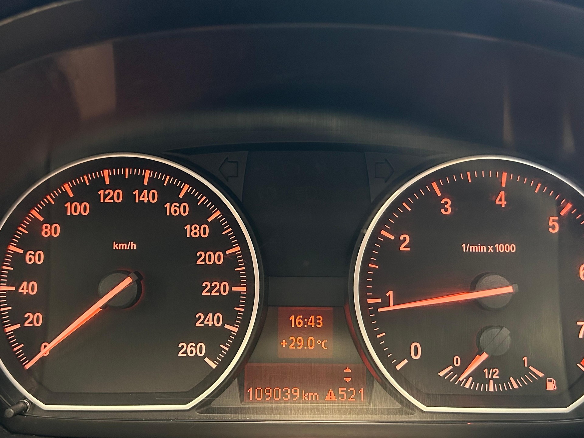 BMW 125i Cabrio-image-14