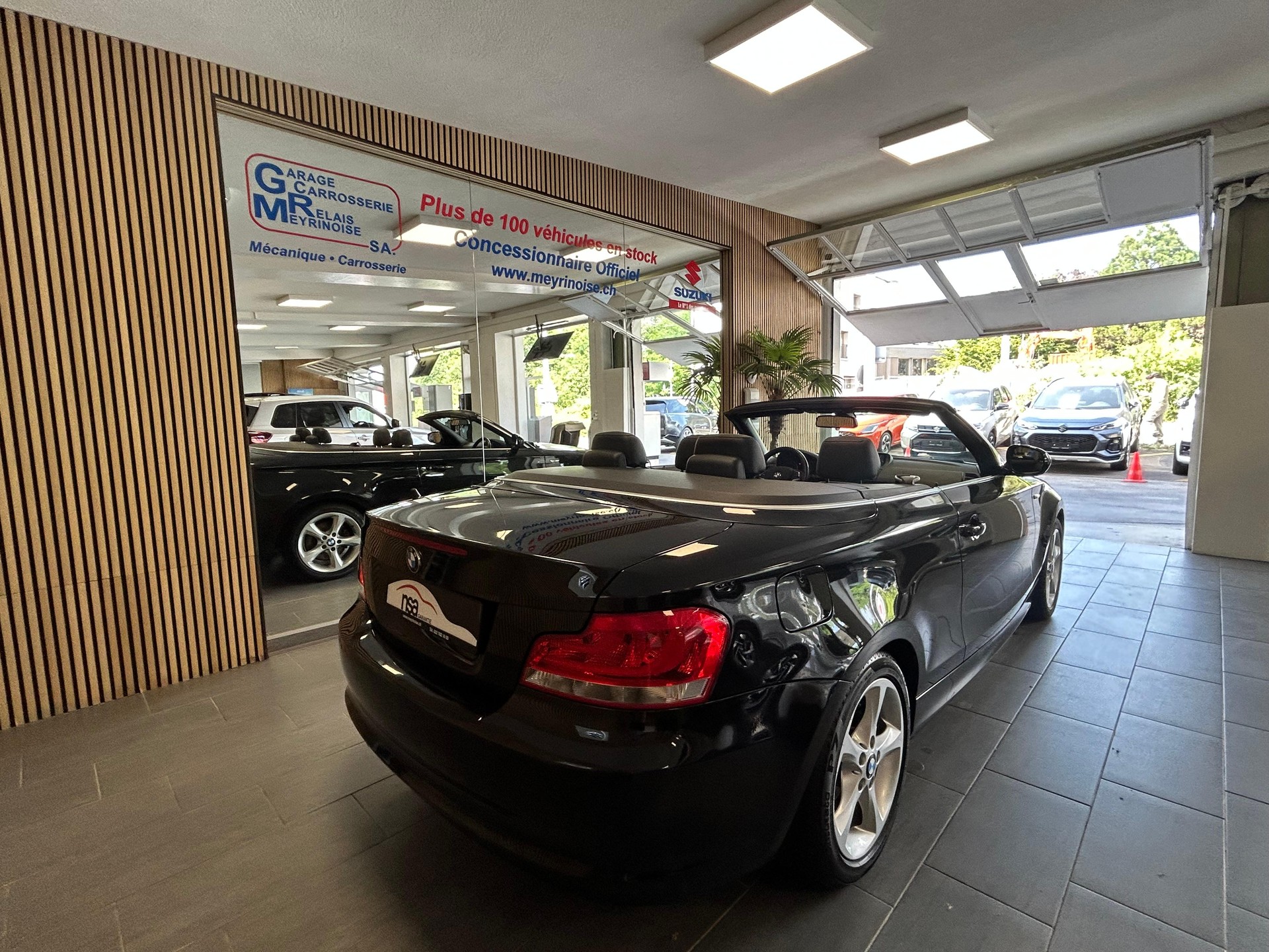 BMW 125i Cabrio-image-11