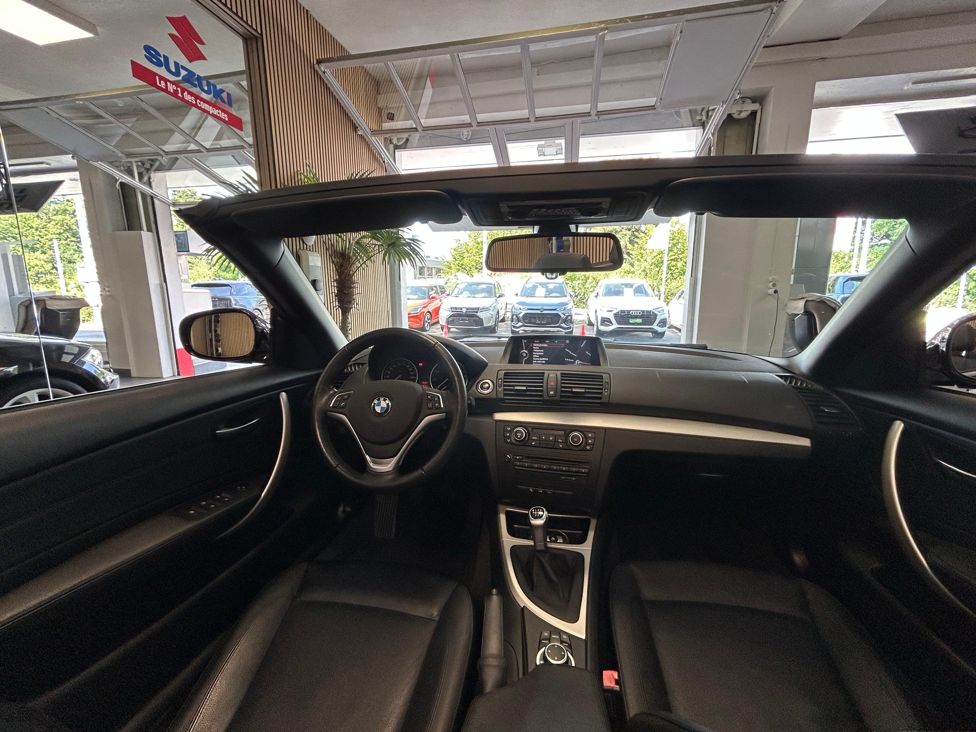 BMW 125i Cabrio-image-13