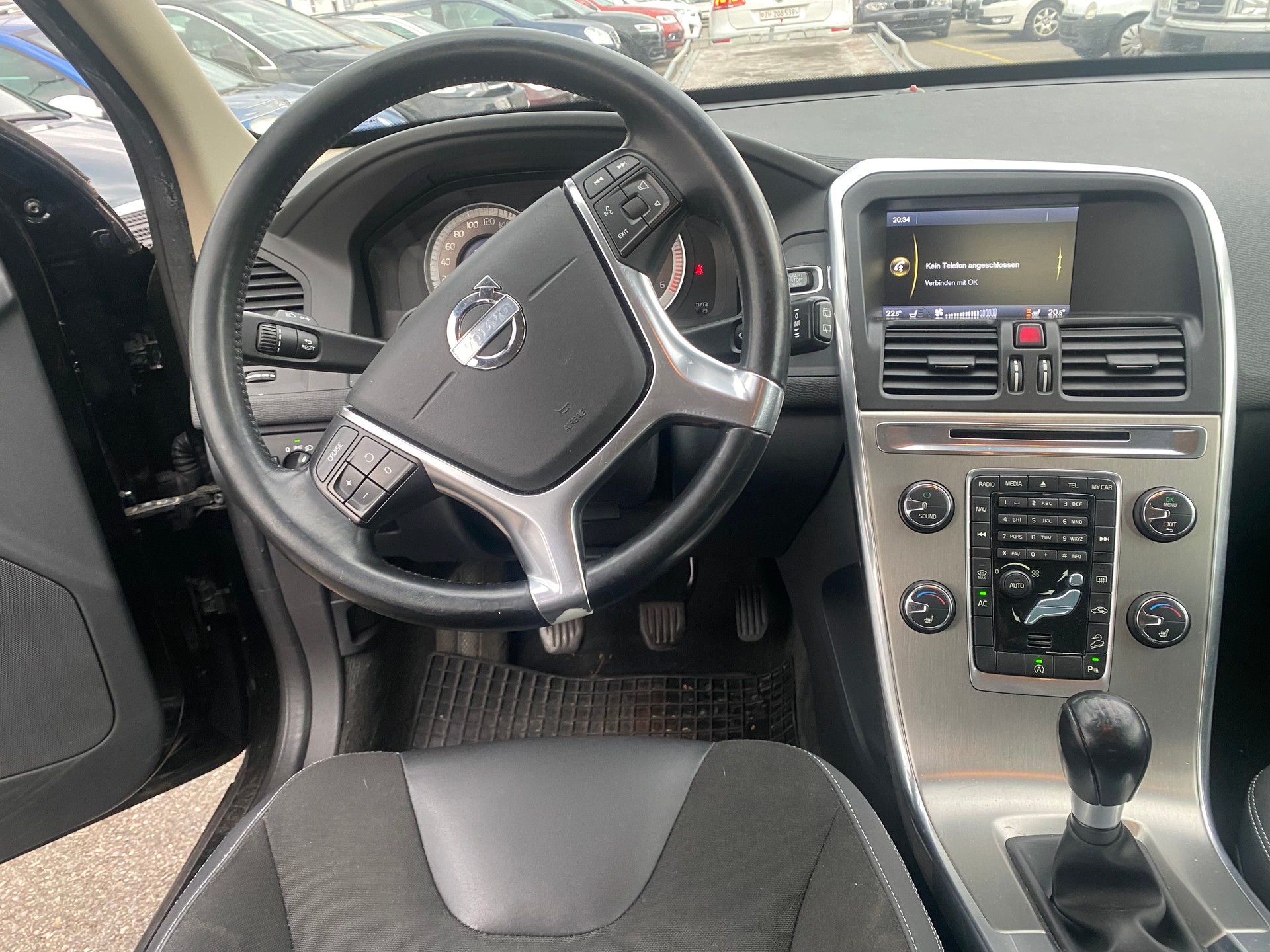 VOLVO XC60 D4 AWD Kinetic-image-7