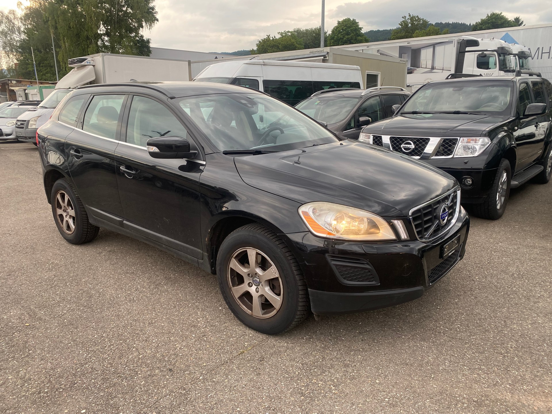 VOLVO XC60 D4 AWD Kinetic-image-2
