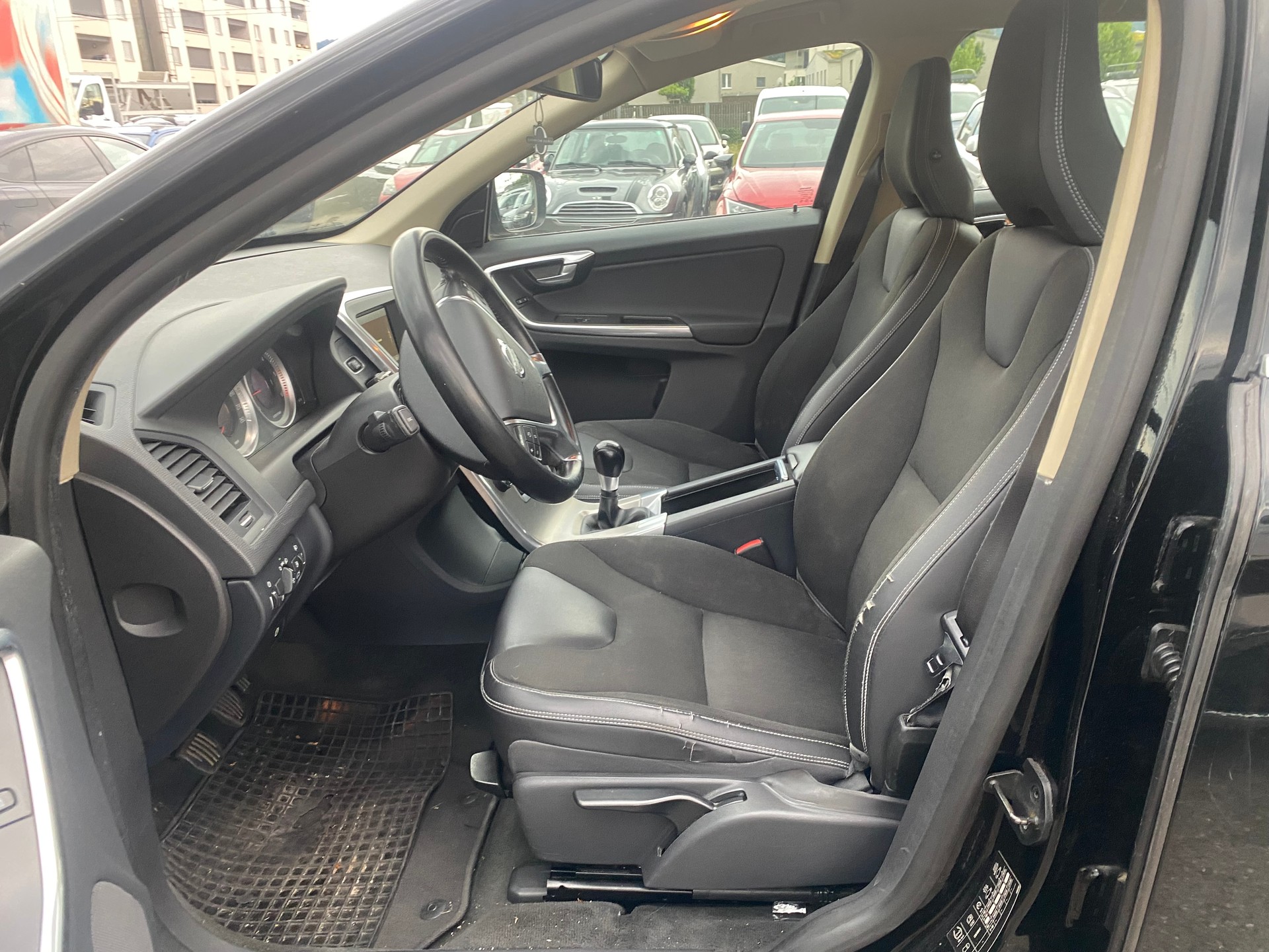 VOLVO XC60 D4 AWD Kinetic-image-8
