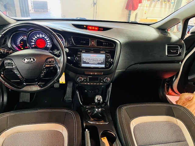KIA Cee'd Sportswagon 1.6 GDi Style-image-8