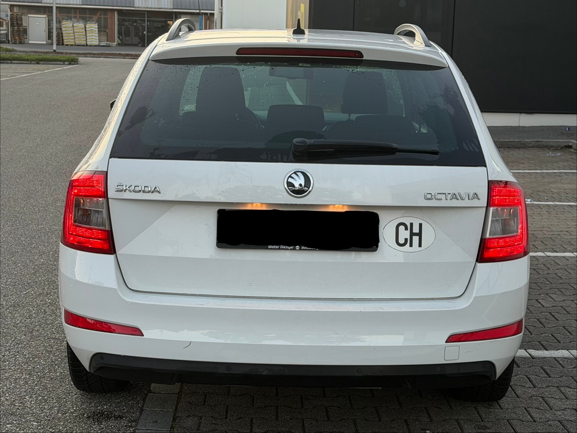 SKODA Octavia Combi 1.6 TDI Ambition DSG-image-3