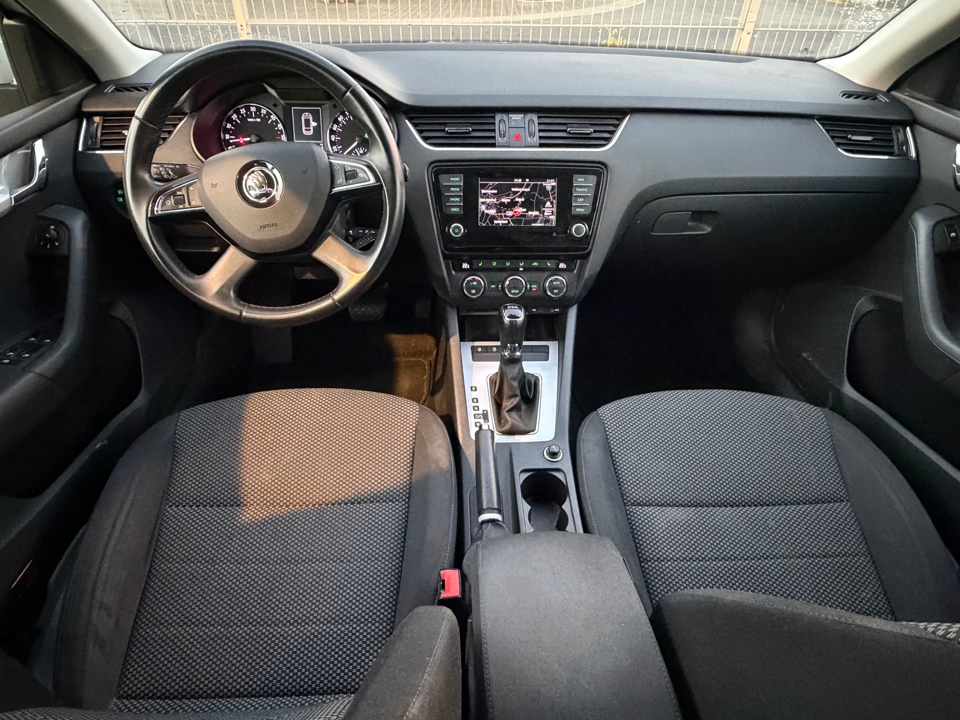 SKODA Octavia Combi 1.6 TDI Ambition DSG-image-8