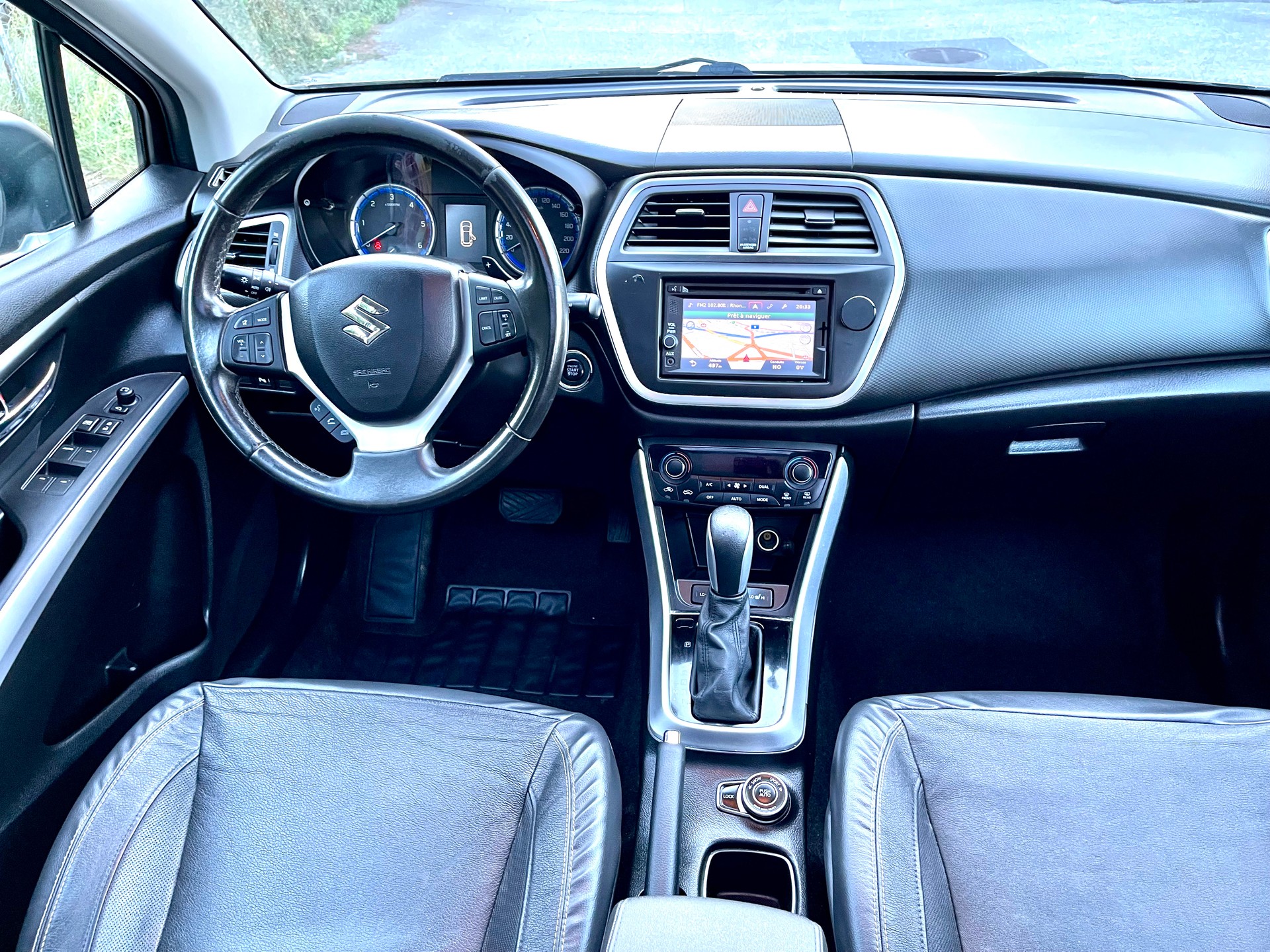 SUZUKI SX4 S-Cross 1.6 TD PizSulai Top 4WD TCSS-image-2