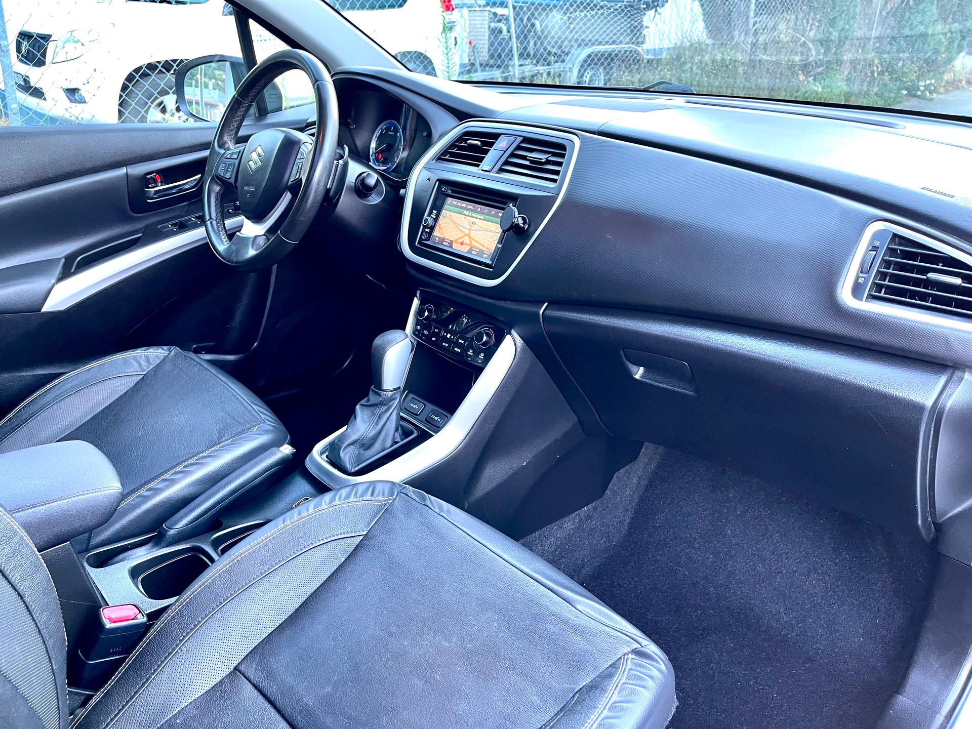 SUZUKI SX4 S-Cross 1.6 TD PizSulai Top 4WD TCSS-image-15