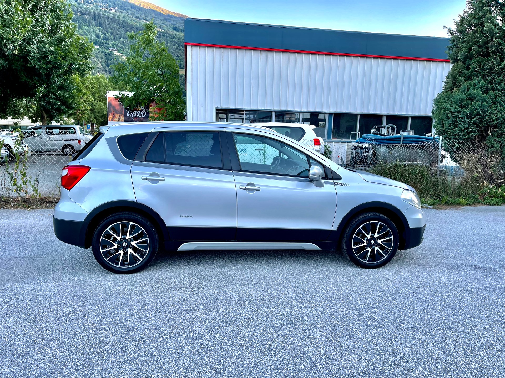 SUZUKI SX4 S-Cross 1.6 TD PizSulai Top 4WD TCSS-image-24