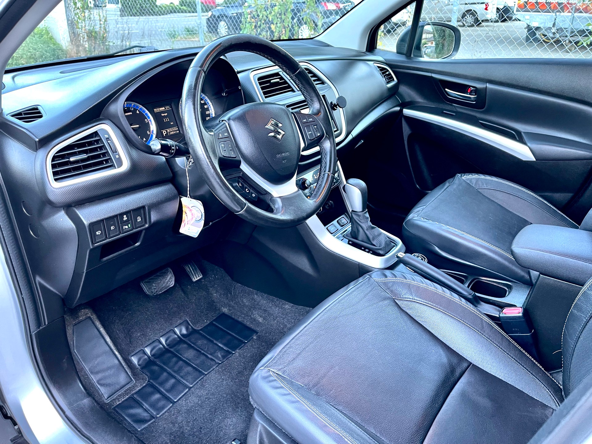 SUZUKI SX4 S-Cross 1.6 TD PizSulai Top 4WD TCSS-image-10