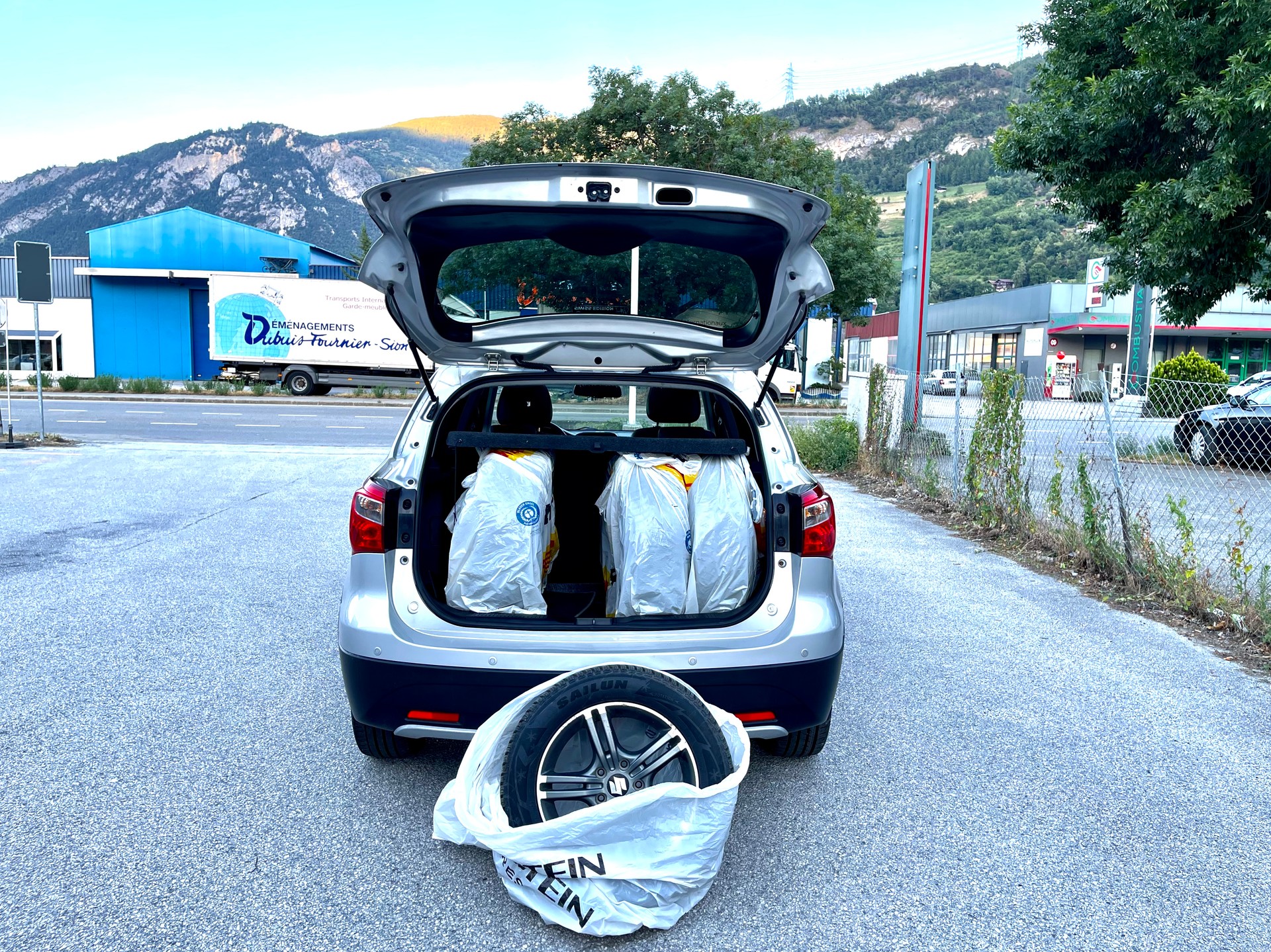 SUZUKI SX4 S-Cross 1.6 TD PizSulai Top 4WD TCSS-image-3