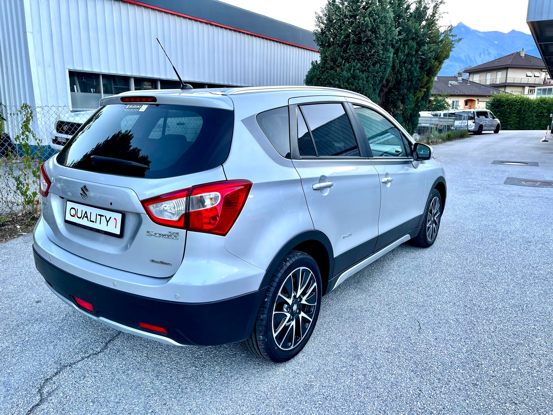 SUZUKI SX4 S-Cross 1.6 TD PizSulai Top 4WD TCSS-image-7