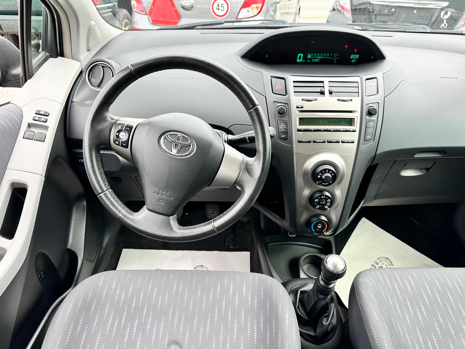 TOYOTA Yaris 1.33 Linea Sol-image-11