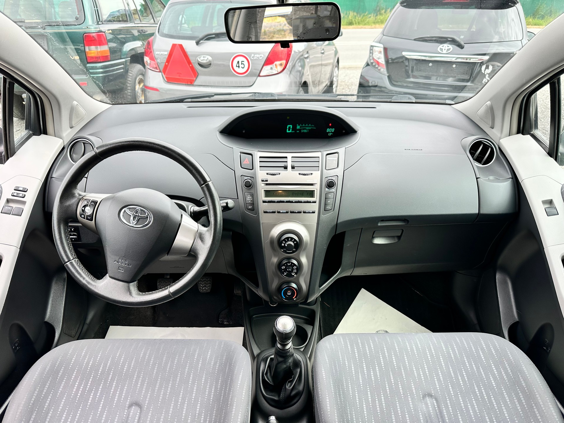 TOYOTA Yaris 1.33 Linea Sol-image-10