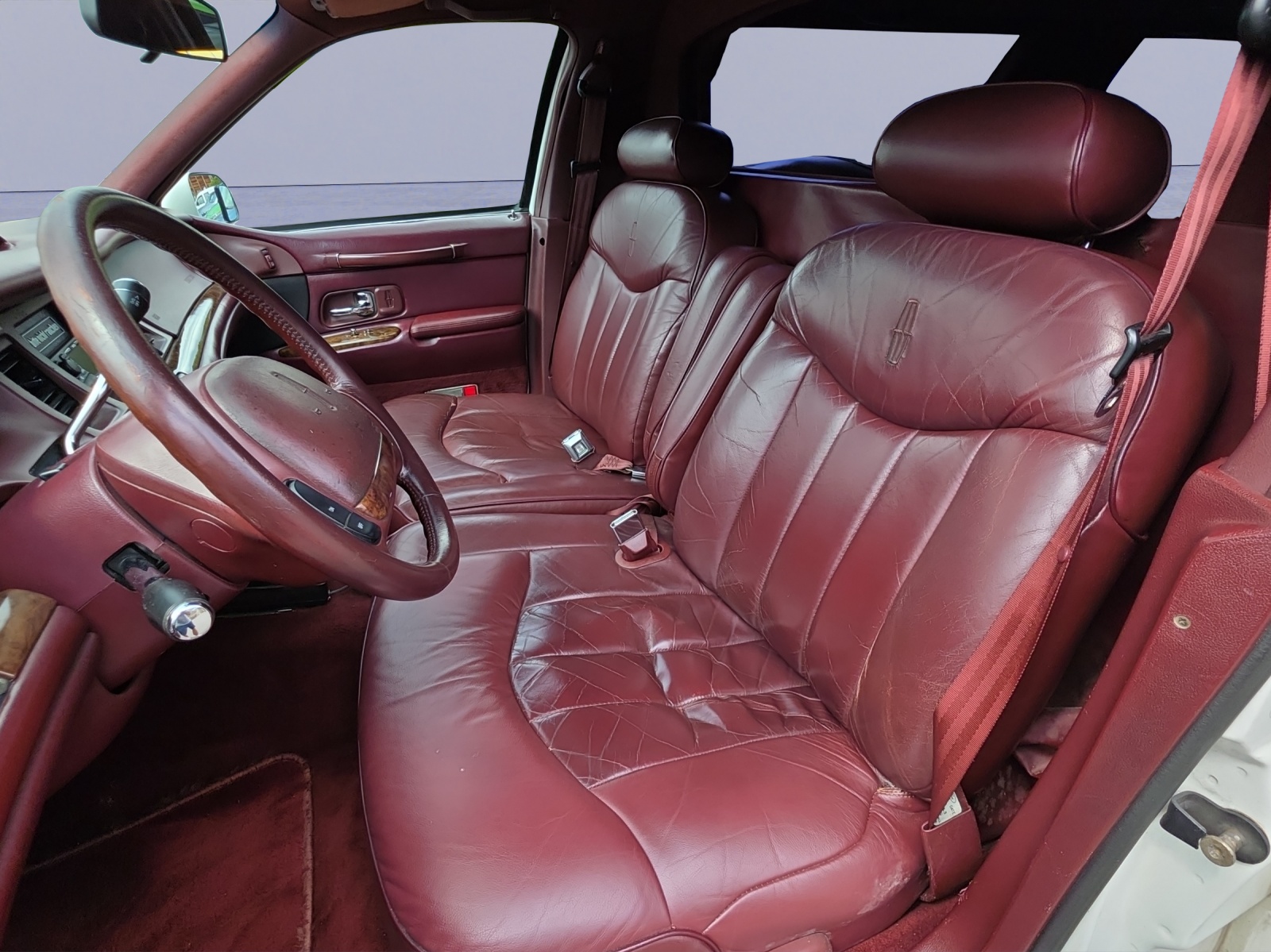 LINCOLN Town Car-image-6