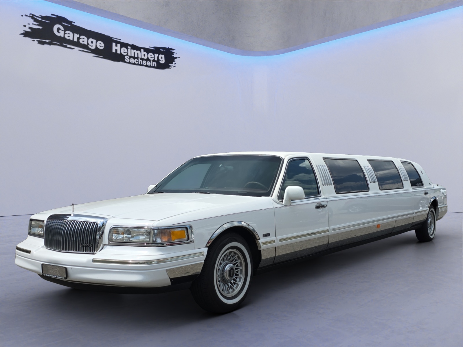 LINCOLN Town Car-image-0
