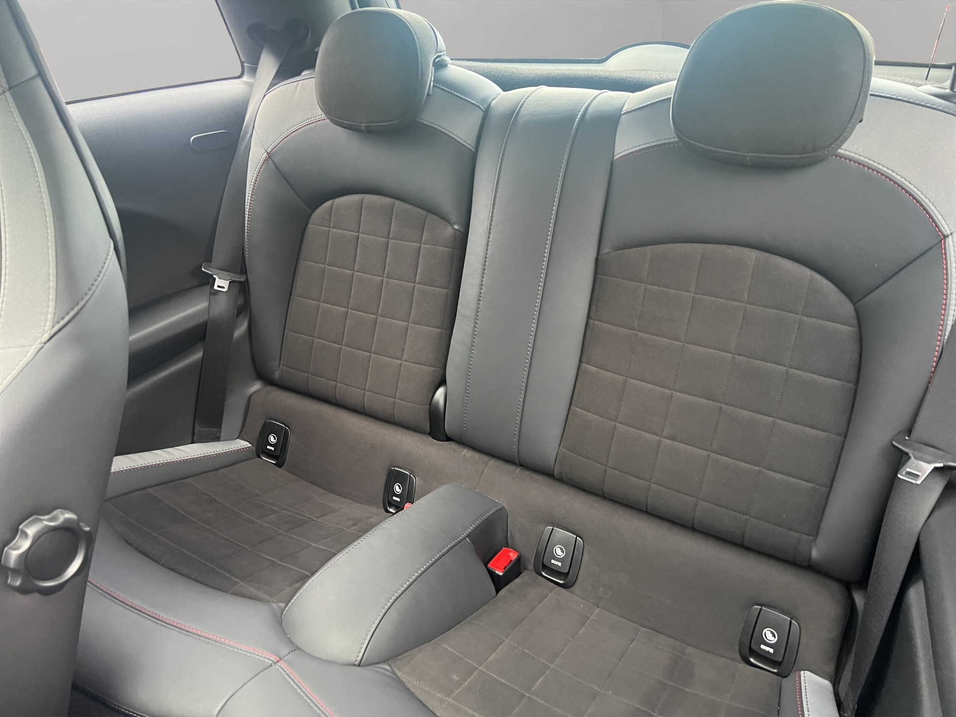 MINI Cooper John Cooper Works Steptronic-image-18