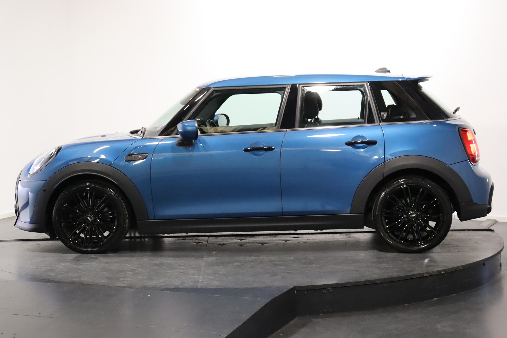 MINI F55 2.0i Cooper S-showroom-element-1