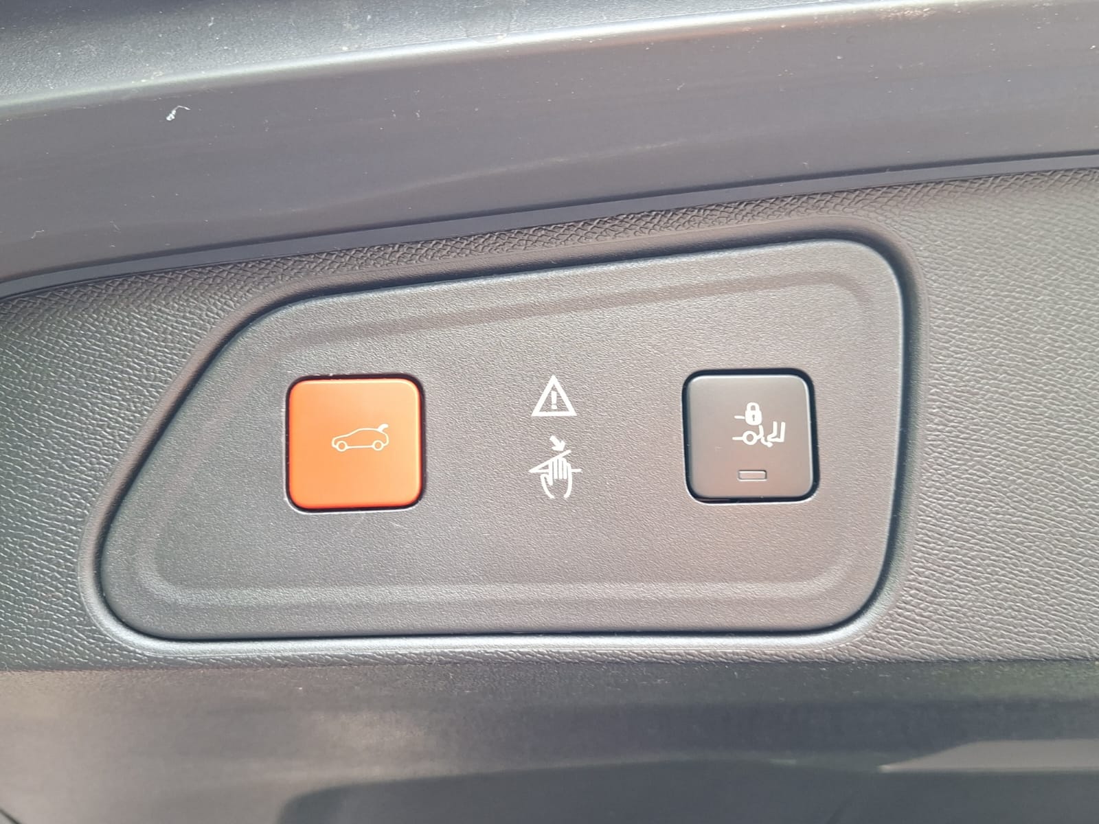 PEUGEOT 3008 2.0 BlueHDi GT EAT-image-22