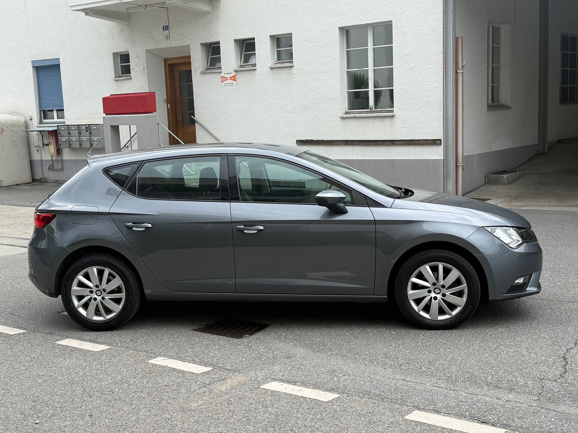 SEAT LEON-image-3