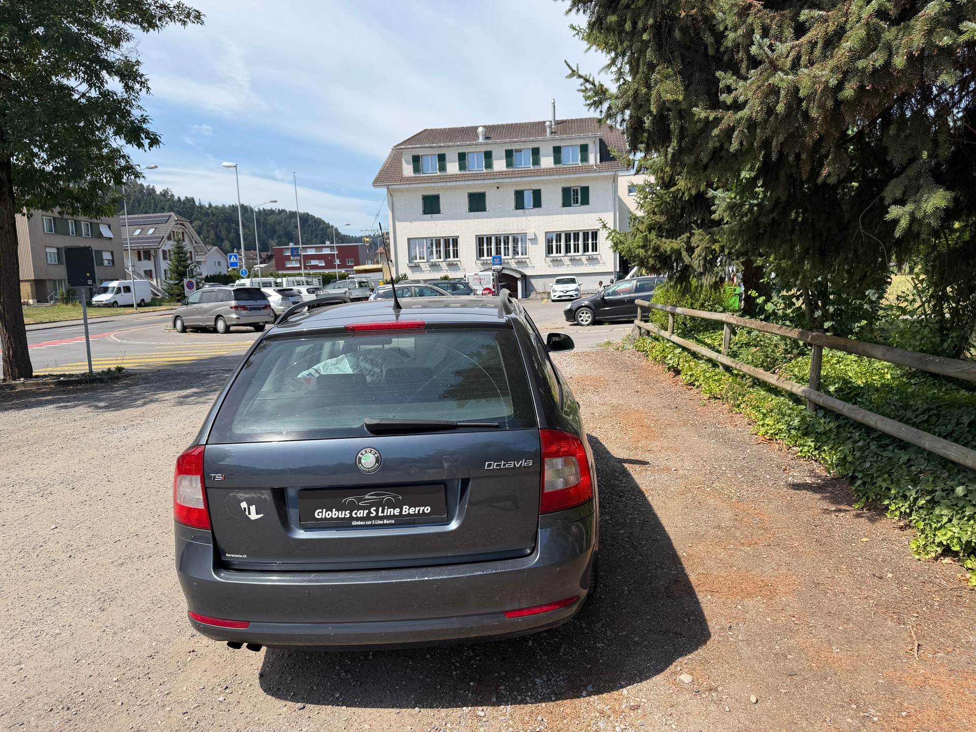 SKODA Octavia Combi 1.8 TSI Laurin & Klement DSG-image-4