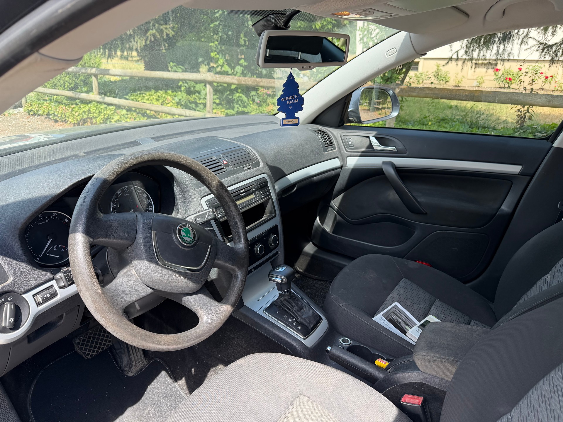 SKODA Octavia Combi 1.8 TSI Laurin & Klement DSG-image-9