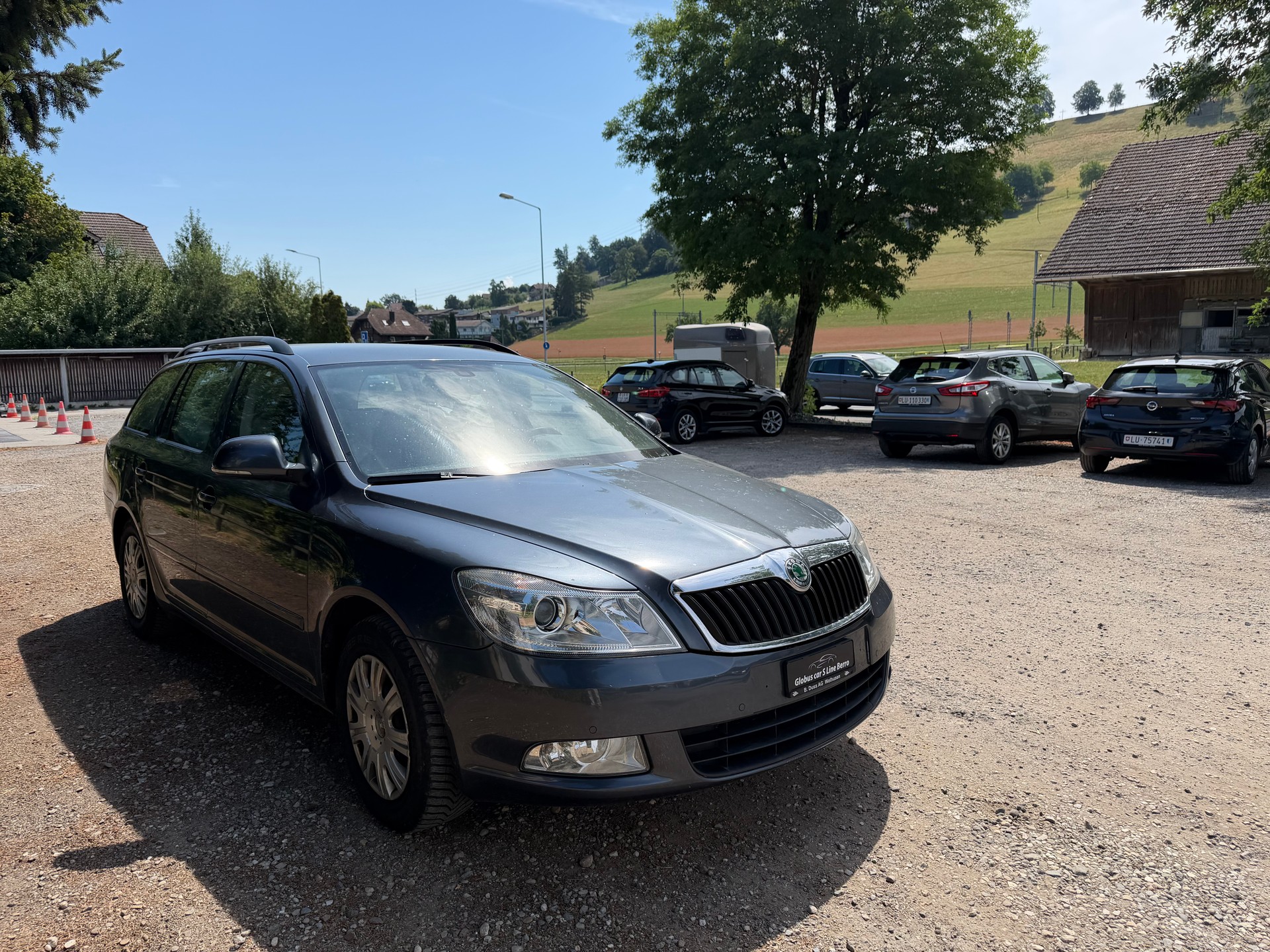 SKODA Octavia Combi 1.8 TSI Laurin & Klement DSG-image-1