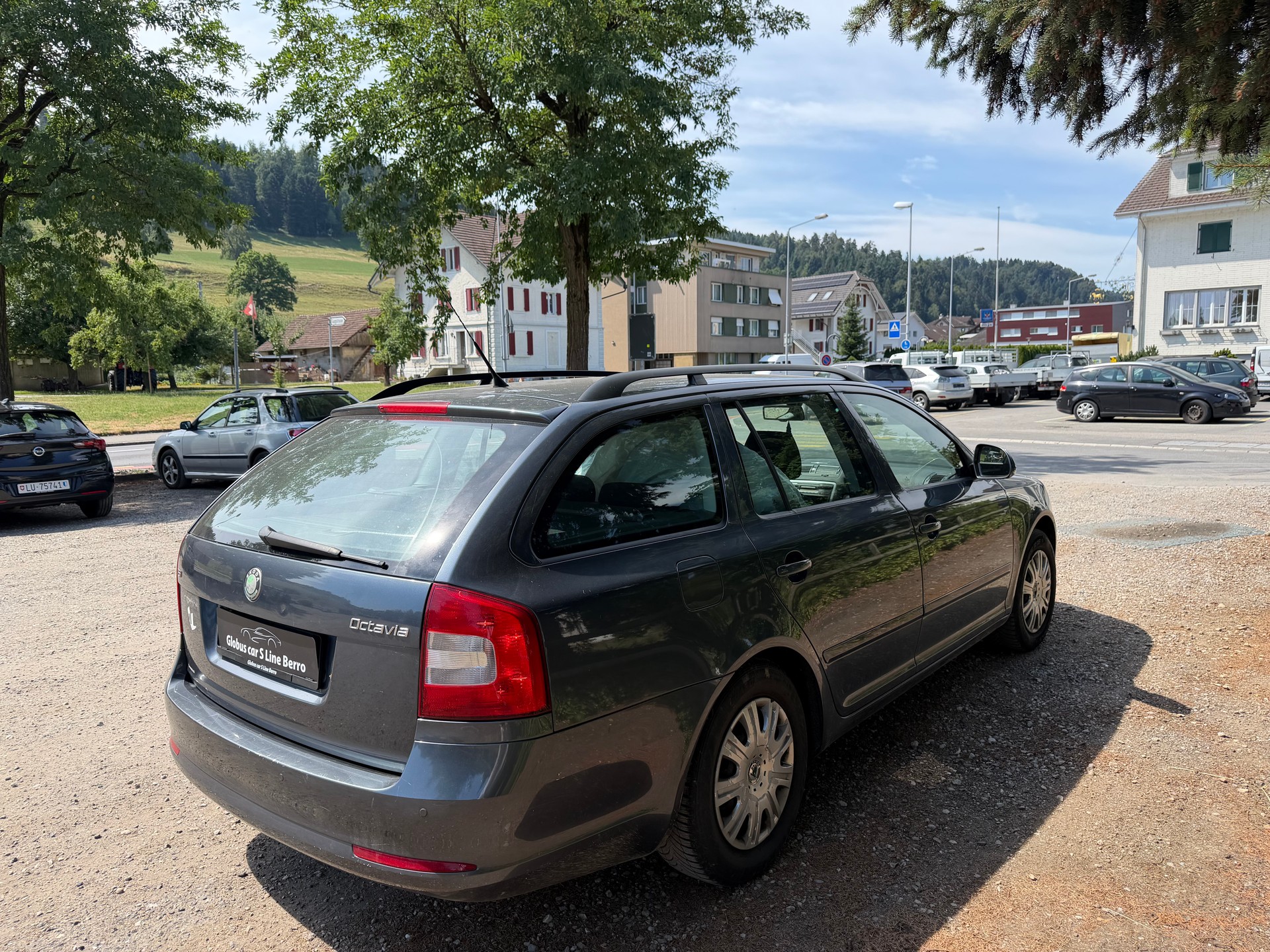 SKODA Octavia Combi 1.8 TSI Laurin & Klement DSG-image-3