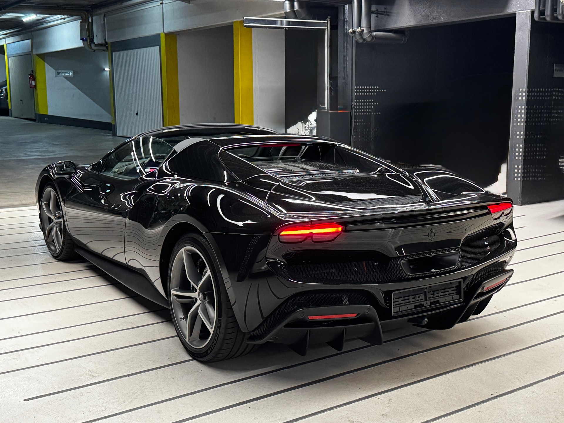 FERRARI 296 GTS-image-3