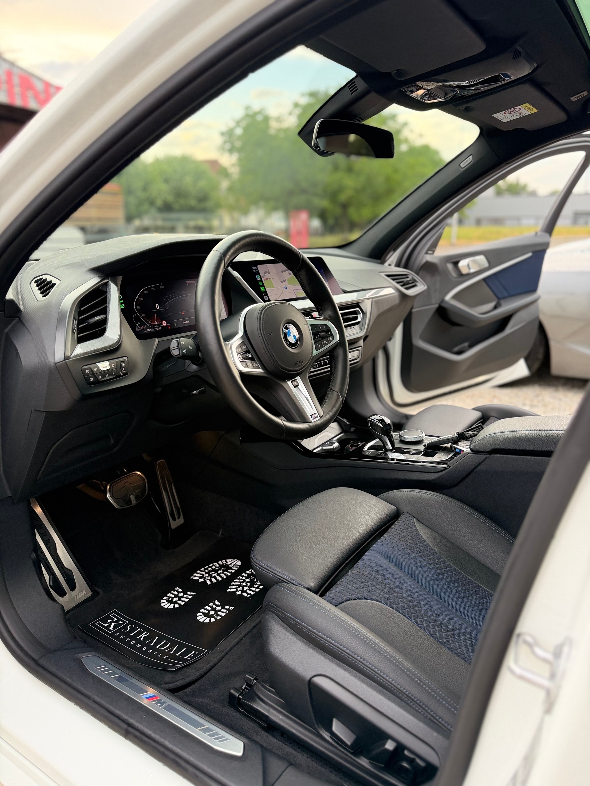 BMW 120d xDrive Steptronic M Sport **Schiebedach**-image-11